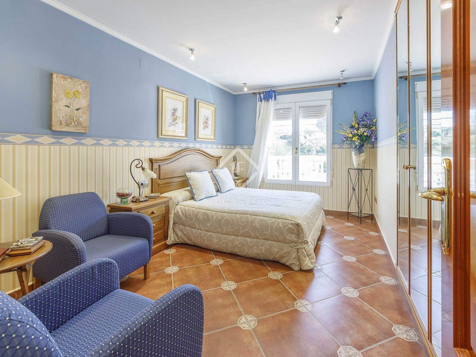 4 soveværelse Villa til salg i Montserrat med swimmingpool garage - € 930.000 (Ref: 8928079)