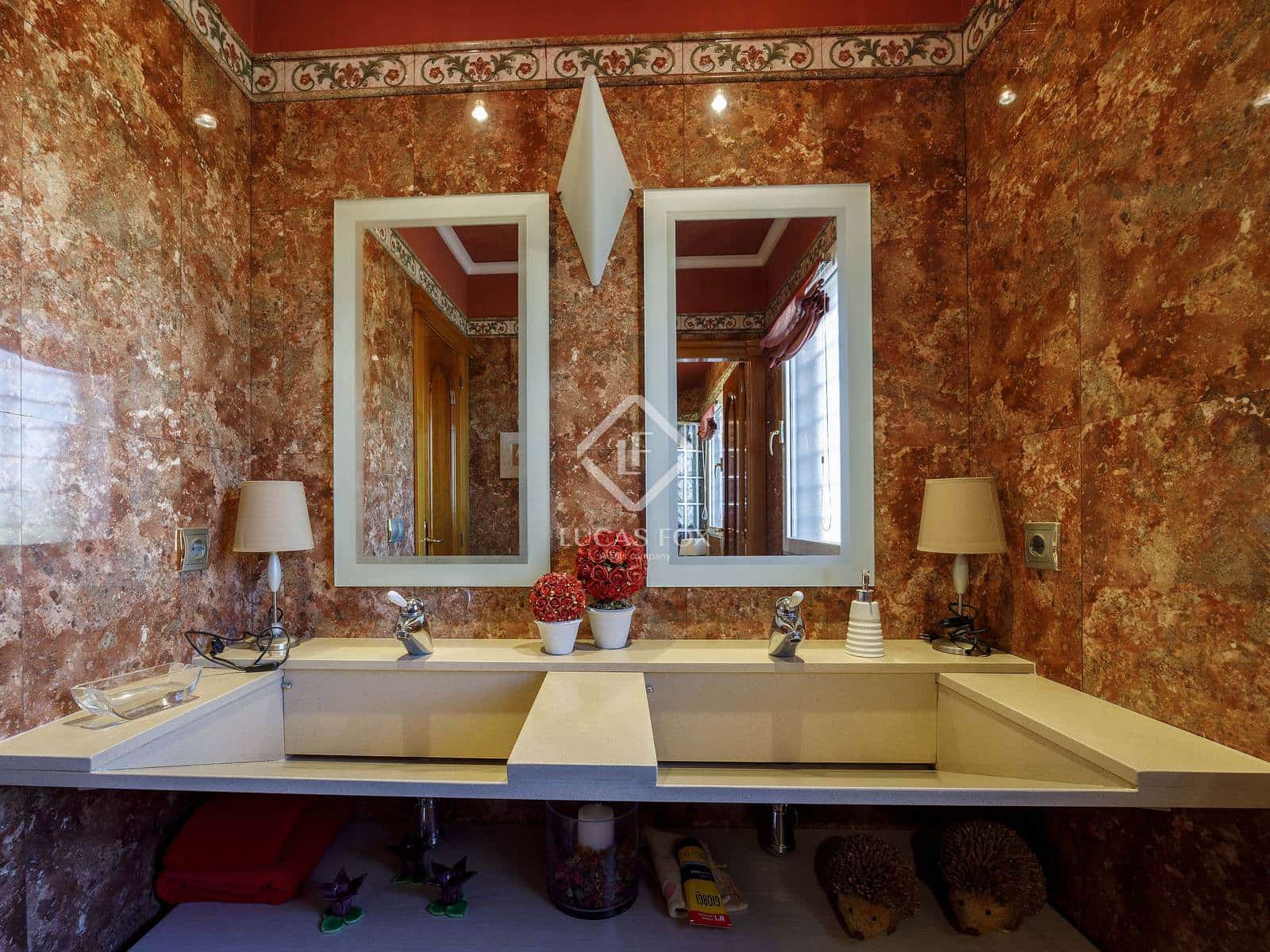 4 soveværelse Villa til salg i Montserrat med swimmingpool garage - € 930.000 (Ref: 8928079)