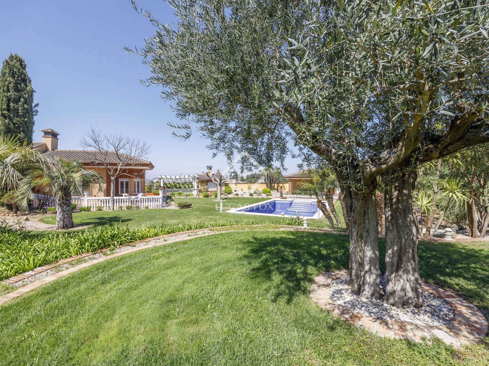 4 soveværelse Villa til salg i Montserrat med swimmingpool garage - € 930.000 (Ref: 8928079)