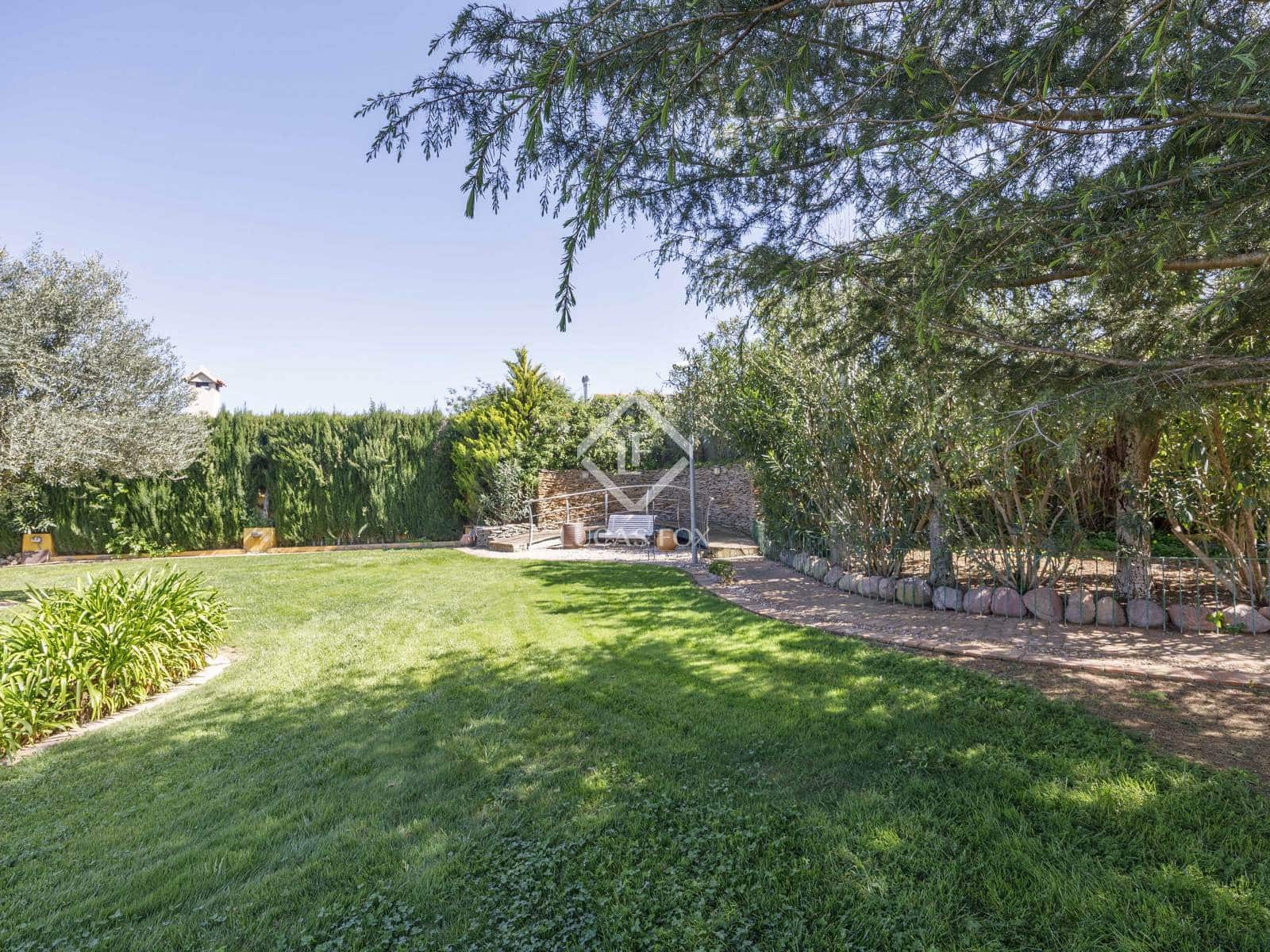 4 soveværelse Villa til salg i Montserrat med swimmingpool garage - € 930.000 (Ref: 8928079)