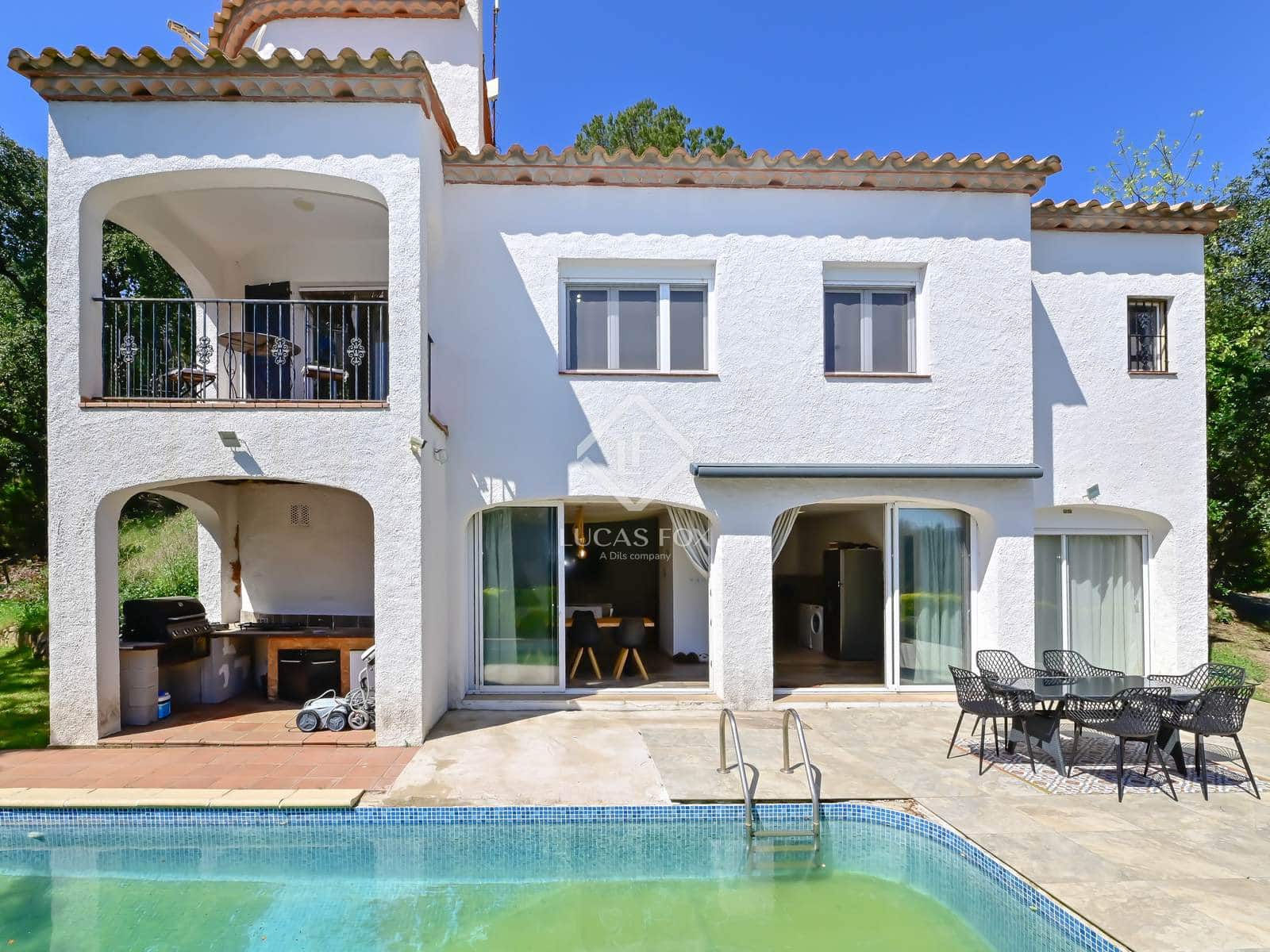 4 soveværelse Villa til salg i Santa Cristina d'Aro med swimmingpool - € 480.000 (Ref: 8931547)