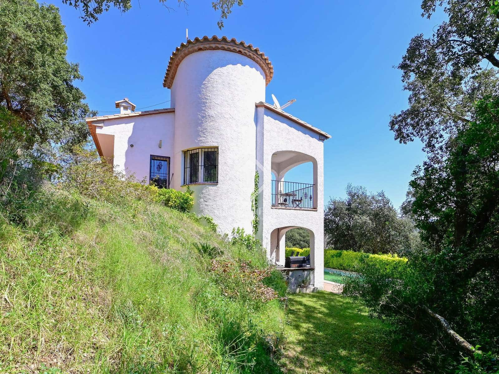 4 soveværelse Villa til salg i Santa Cristina d'Aro med swimmingpool - € 480.000 (Ref: 8931547)