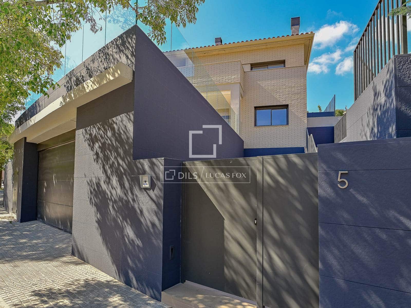 4 bedroom Villa for sale in S'Agaro with pool garage - € 1,570,000 (Ref: 8931701)