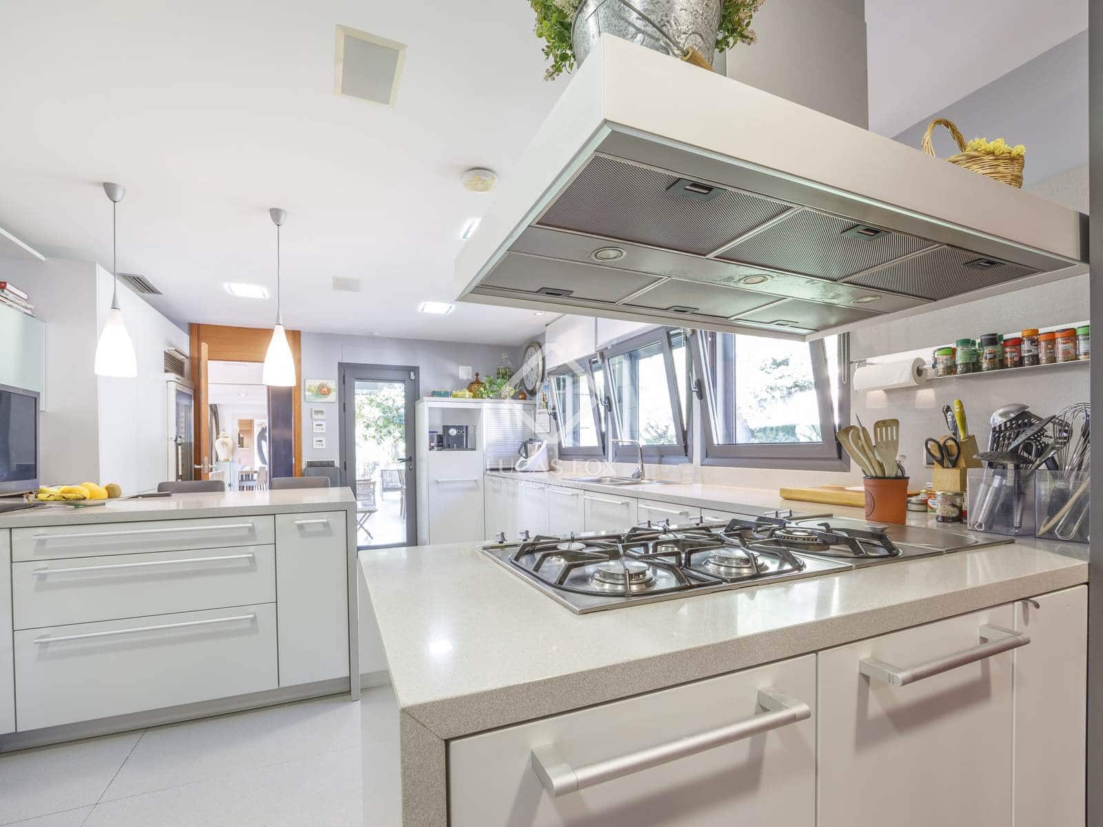 6 soveværelse Villa til salg i Chiva med swimmingpool garage - € 2.500.000 (Ref: 8934529)