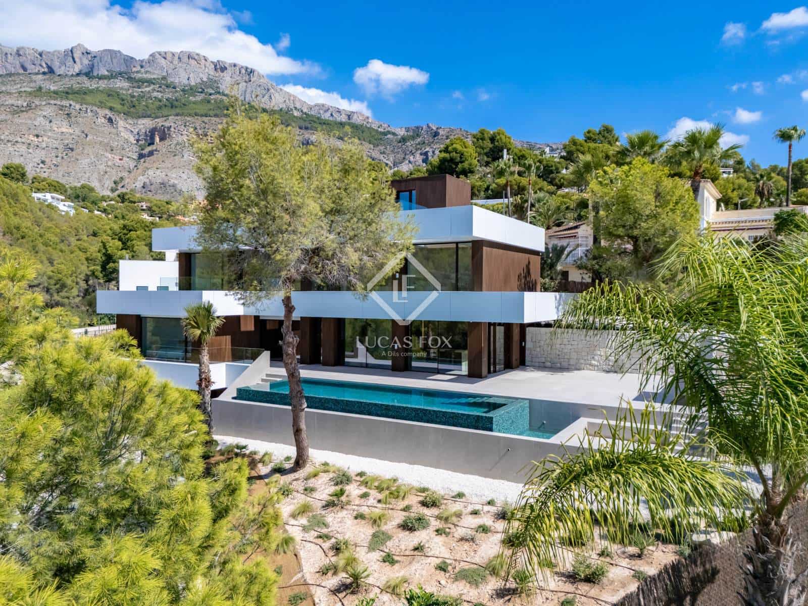 4 bedroom Villa for sale in Altea with pool garage - € 2,795,000 (Ref: 8934607)