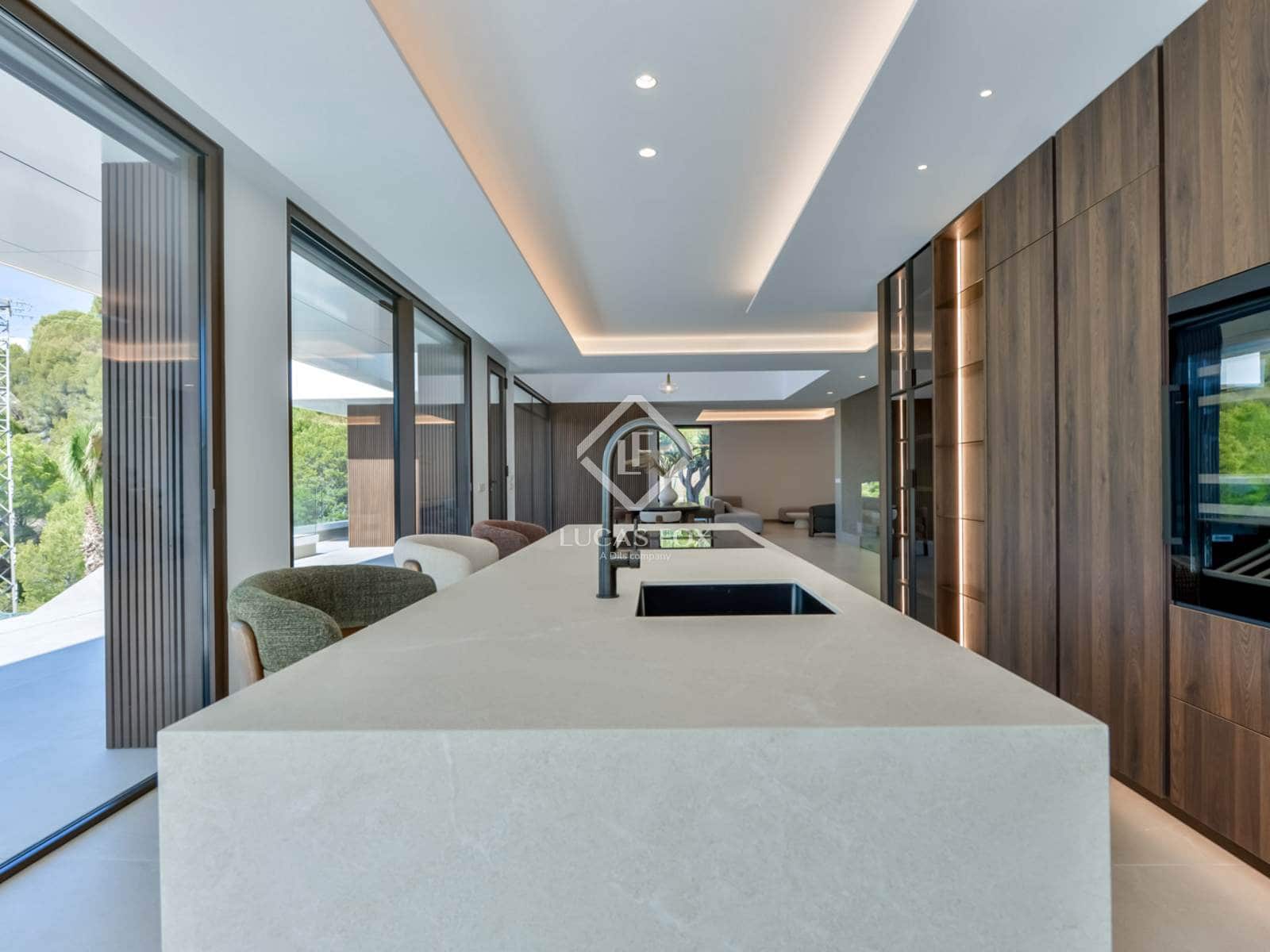 4 bedroom Villa for sale in Altea with pool garage - € 2,795,000 (Ref: 8934607)