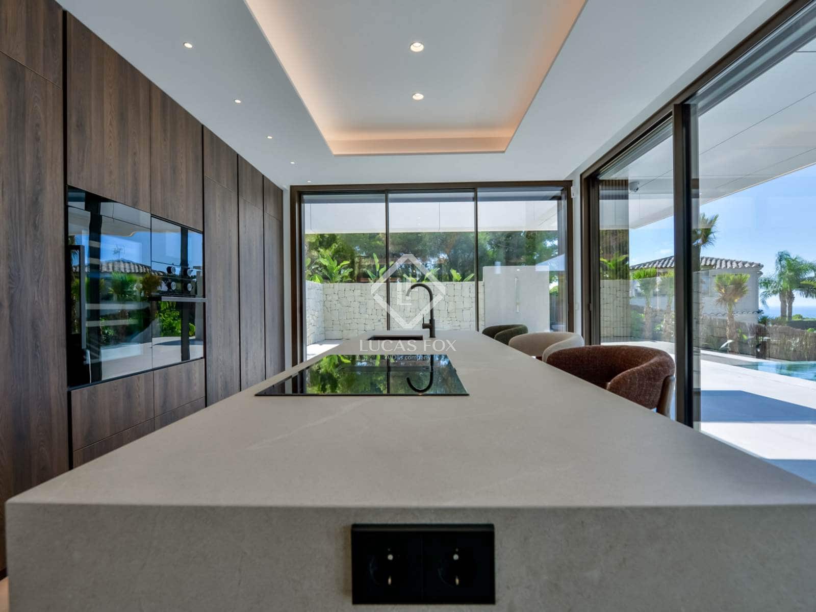 4 bedroom Villa for sale in Altea with pool garage - € 2,795,000 (Ref: 8934607)