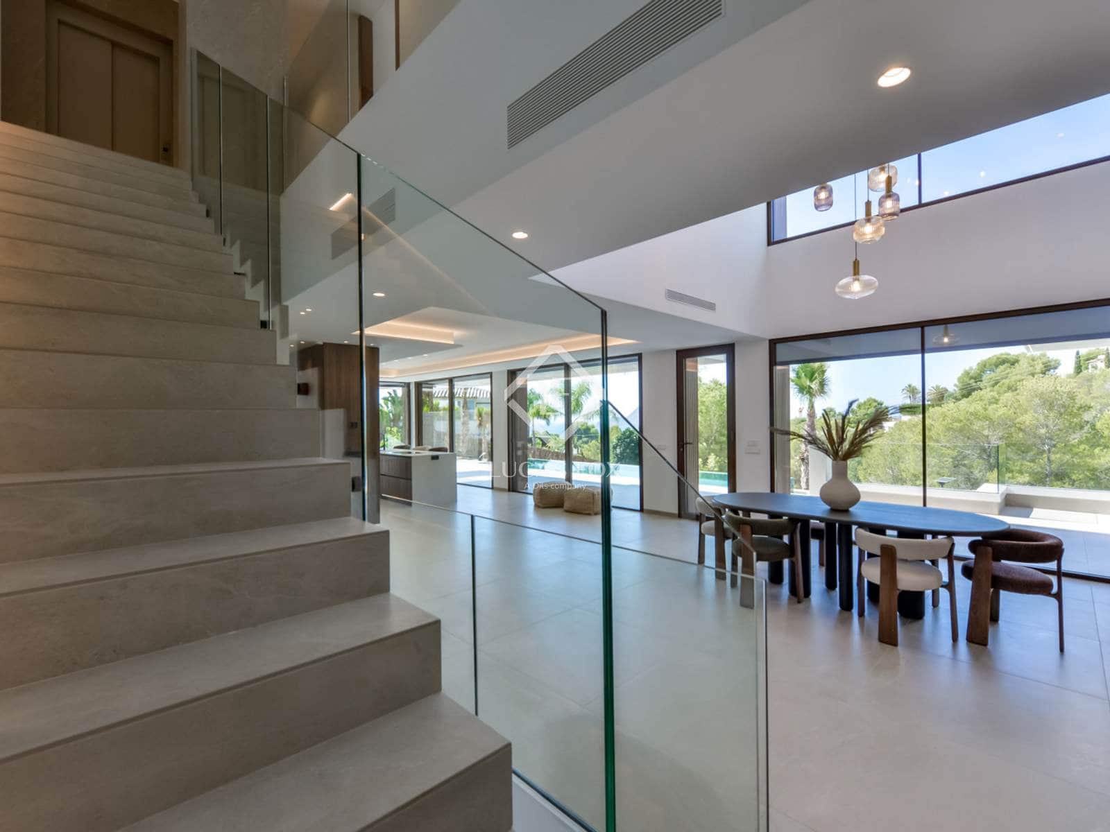 4 bedroom Villa for sale in Altea with pool garage - € 2,795,000 (Ref: 8934607)