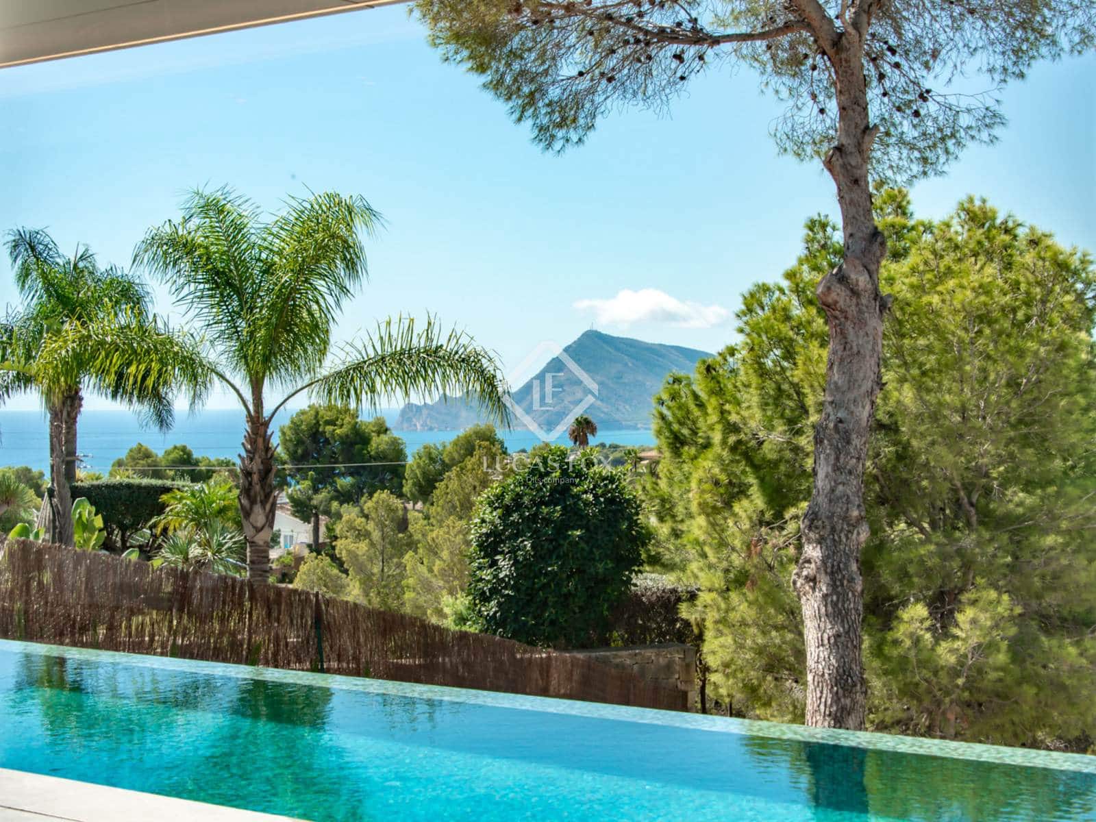 4 bedroom Villa for sale in Altea with pool garage - € 2,795,000 (Ref: 8934607)