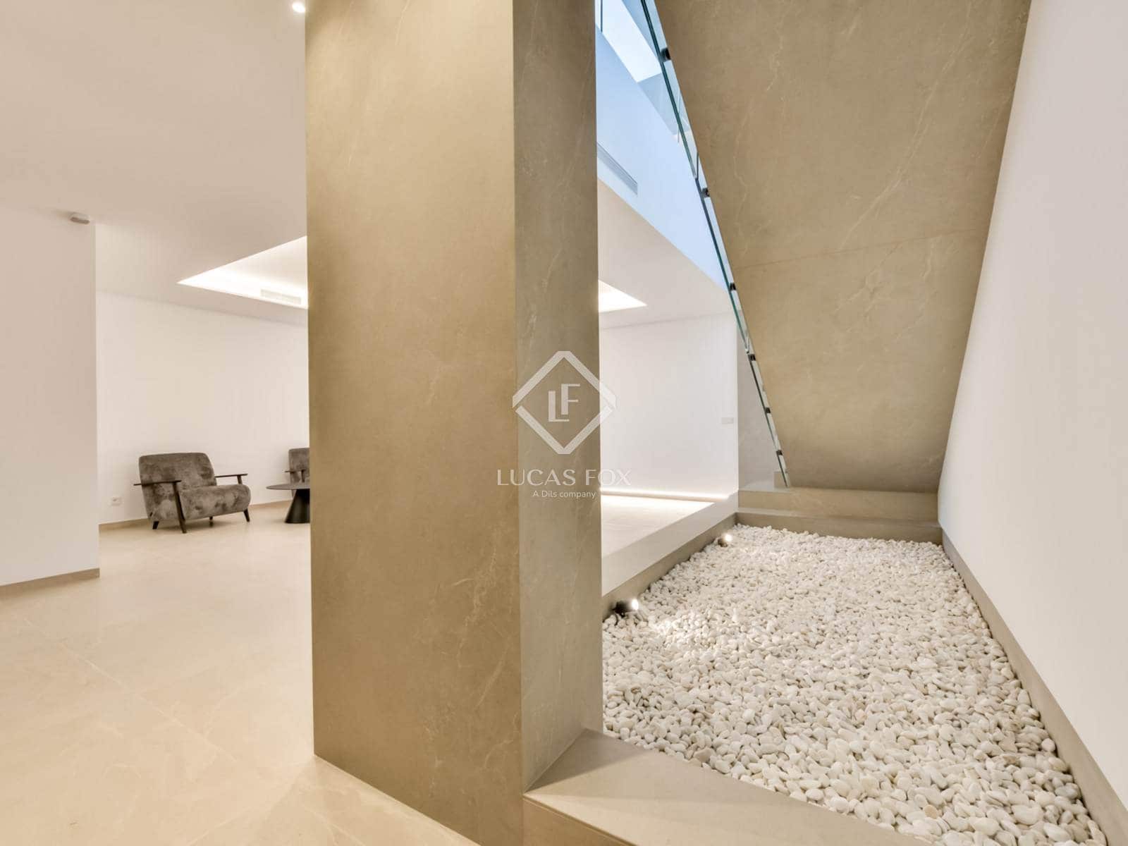 4 bedroom Villa for sale in Altea with pool garage - € 2,795,000 (Ref: 8934607)