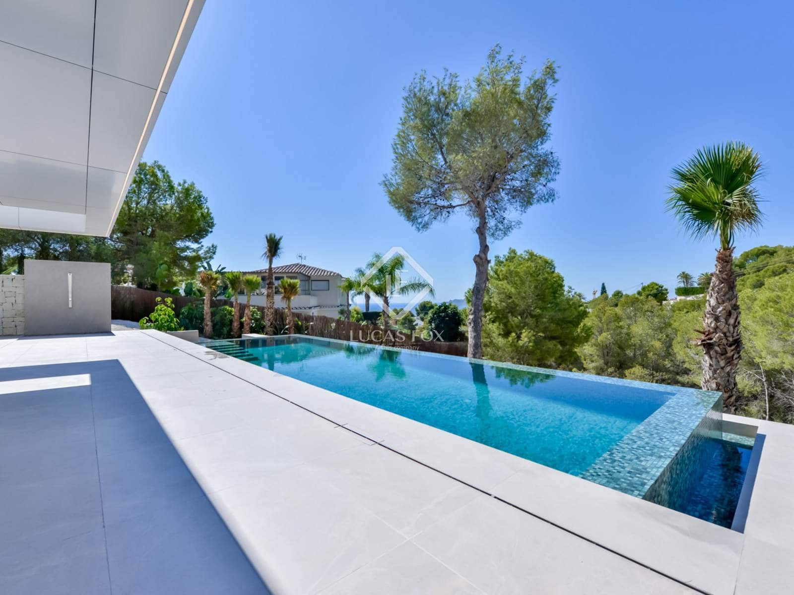 4 bedroom Villa for sale in Altea with pool garage - € 2,795,000 (Ref: 8934607)