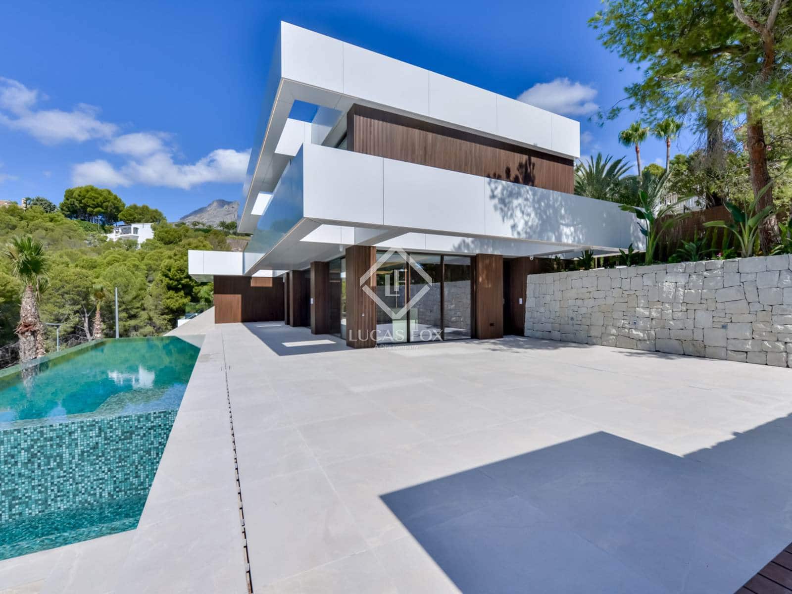 4 bedroom Villa for sale in Altea with pool garage - € 2,795,000 (Ref: 8934607)