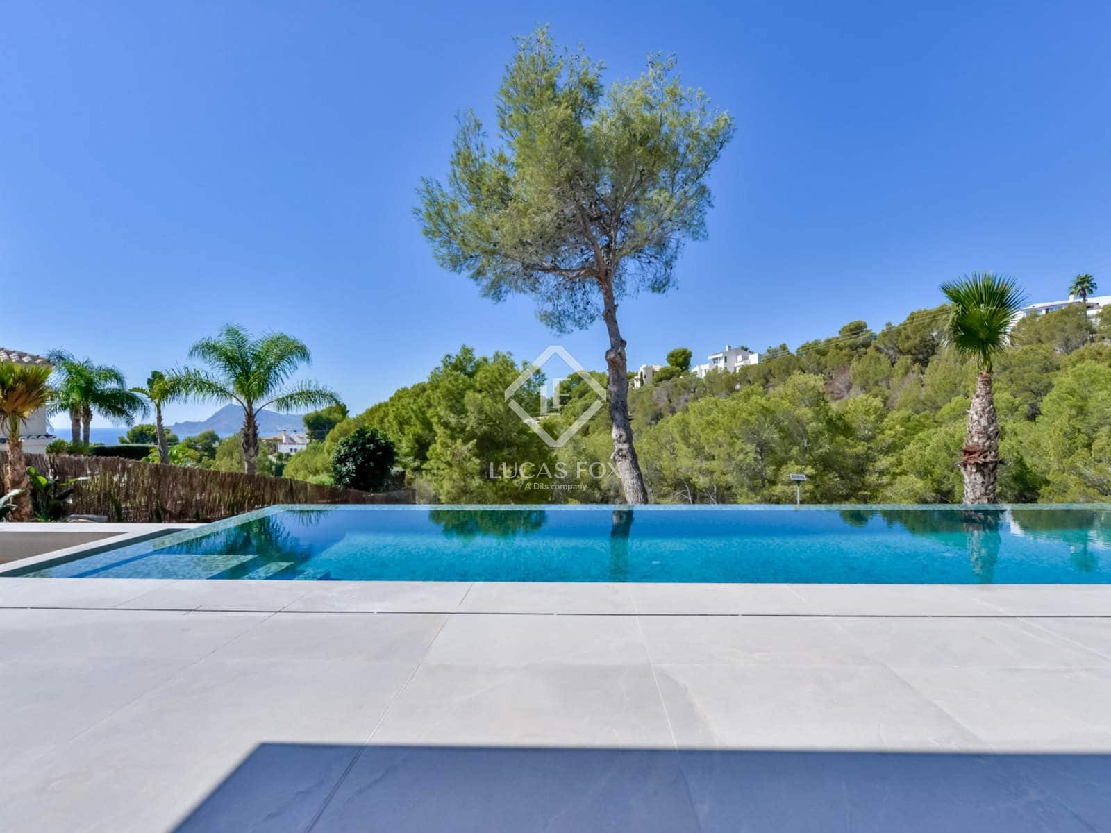 4 bedroom Villa for sale in Altea with pool garage - € 2,795,000 (Ref: 8934607)