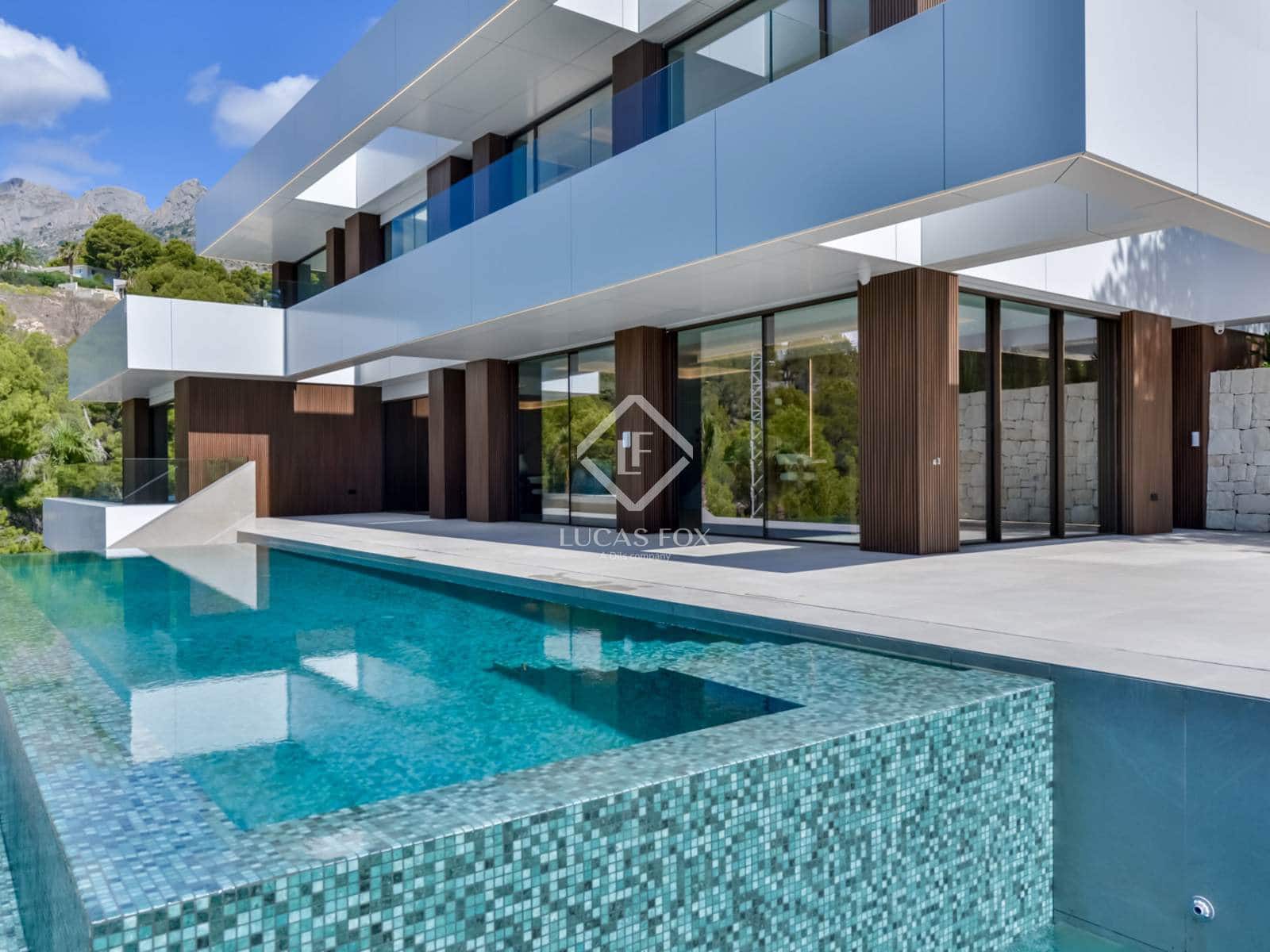 4 bedroom Villa for sale in Altea with pool garage - € 2,795,000 (Ref: 8934607)