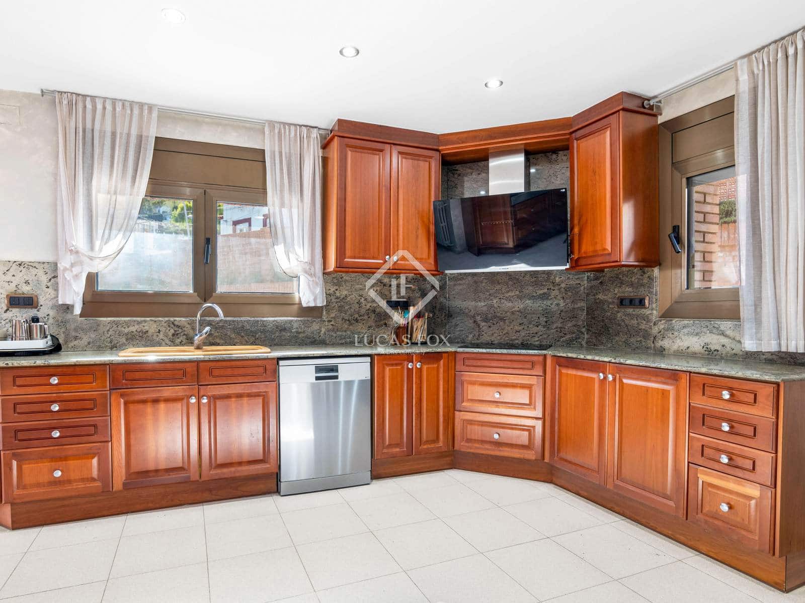 8 soveværelse Villa til salg i Tarragona by med swimmingpool garage - € 1.595.000 (Ref: 8936372)