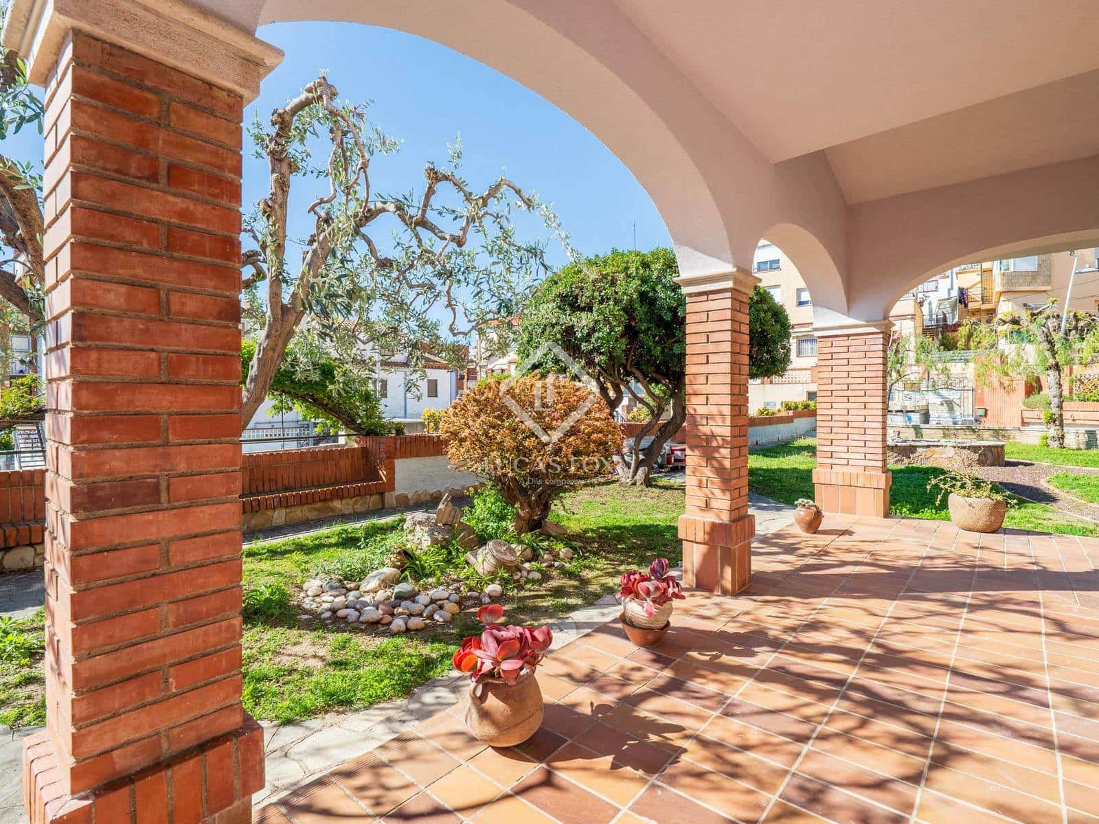 8 soveværelse Villa til salg i Tarragona by med swimmingpool garage - € 1.595.000 (Ref: 8936372)