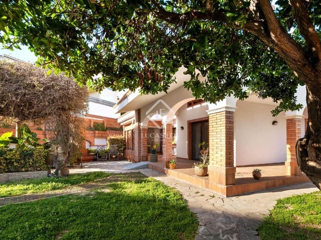 8 bedroom Villa for sale in Tarragona city with pool garage - € 1,595,000 (Ref: 8936372)