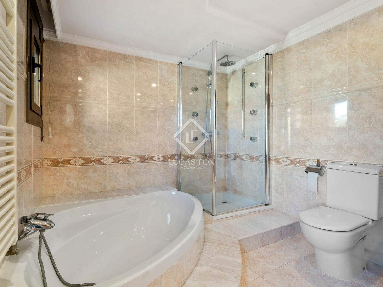 8 soveværelse Villa til salg i Tarragona by med swimmingpool garage - € 1.595.000 (Ref: 8936372)