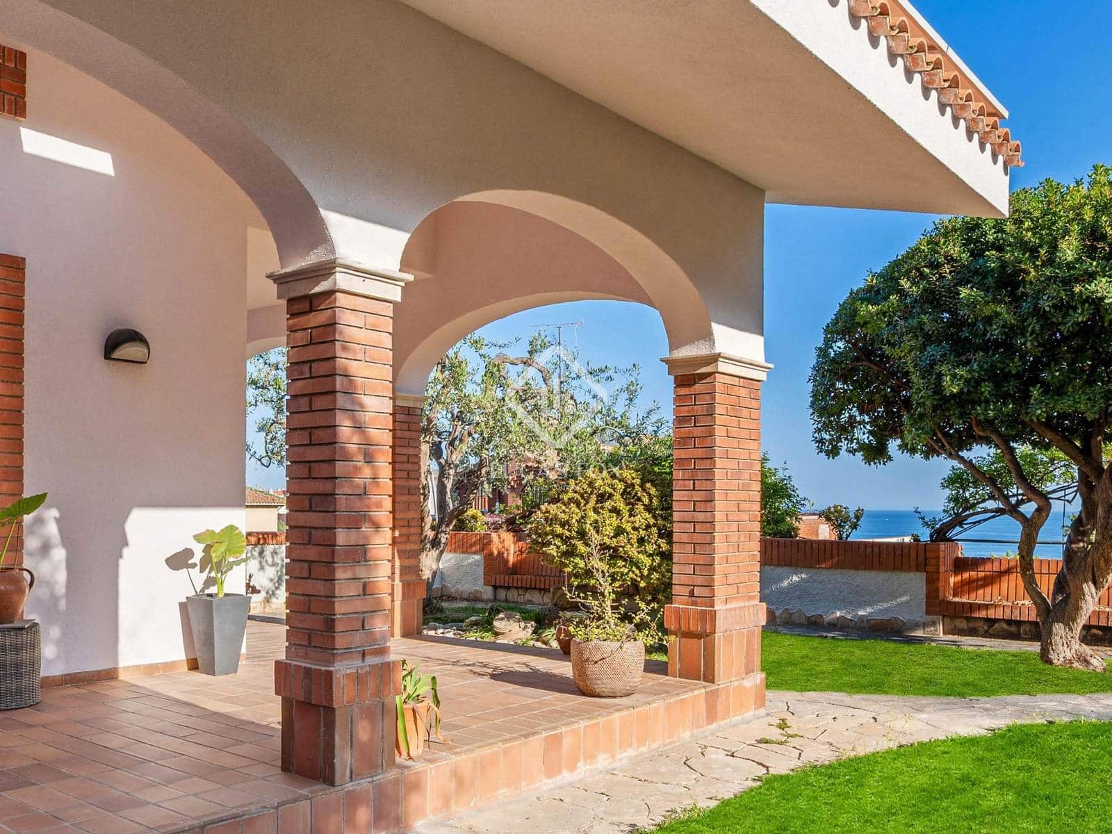 8 soveværelse Villa til salg i Tarragona by med swimmingpool garage - € 1.595.000 (Ref: 8936372)