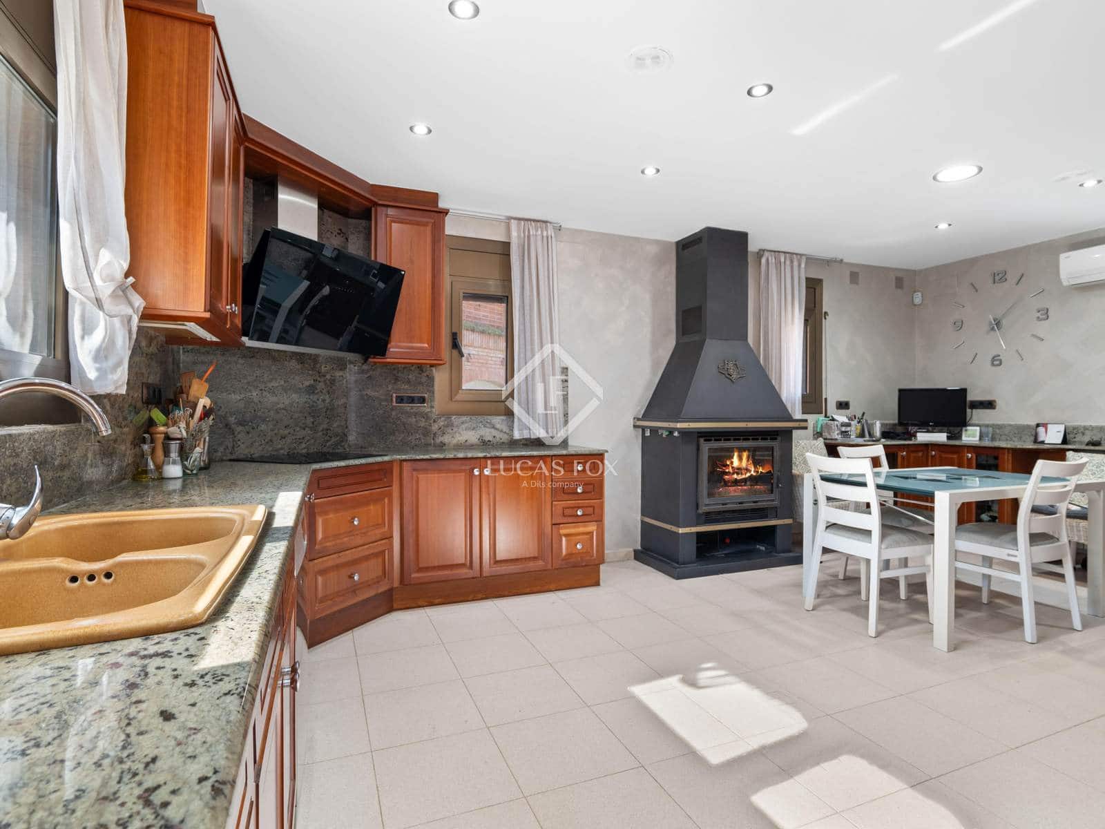 8 soveværelse Villa til salg i Tarragona by med swimmingpool garage - € 1.595.000 (Ref: 8936372)