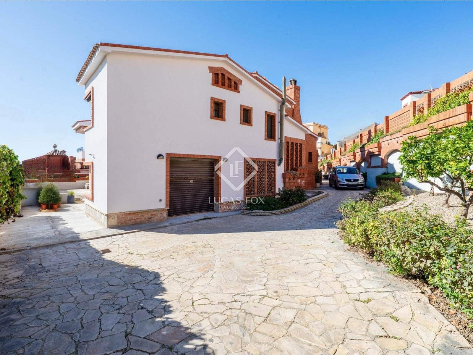 8 soveværelse Villa til salg i Tarragona by med swimmingpool garage - € 1.595.000 (Ref: 8936372)