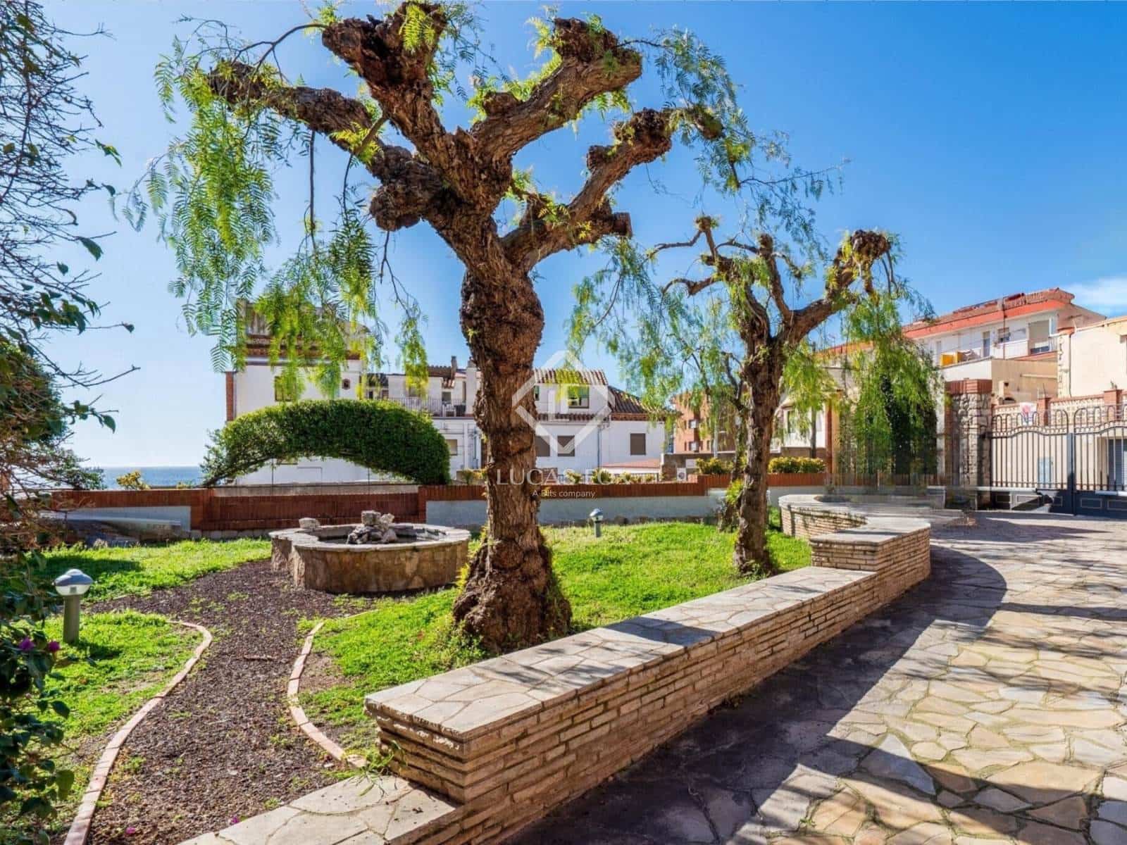 8 soveværelse Villa til salg i Tarragona by med swimmingpool garage - € 1.595.000 (Ref: 8936372)