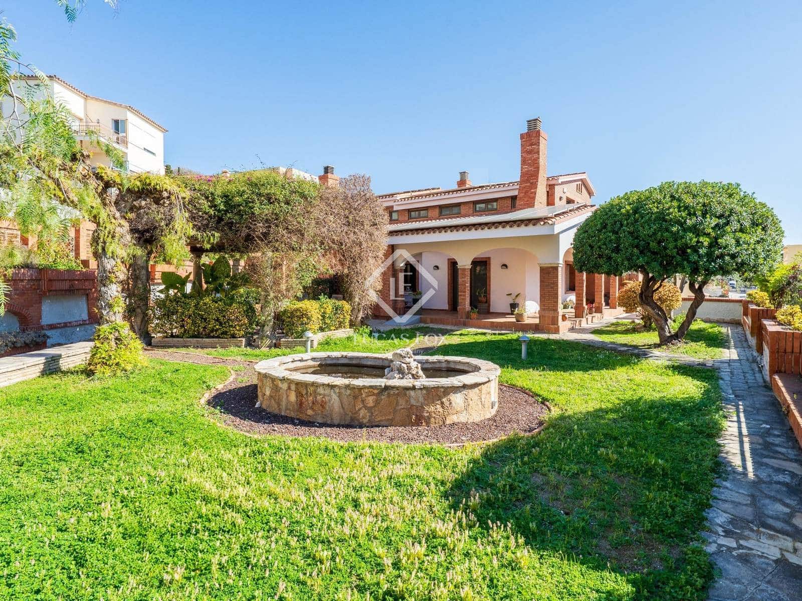 8 soveværelse Villa til salg i Tarragona by med swimmingpool garage - € 1.595.000 (Ref: 8936372)
