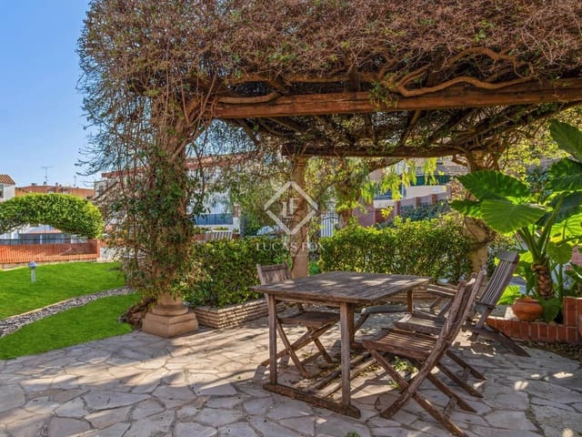 8 bedroom Villa for sale in Tarragona city with pool garage - € 1,595,000 (Ref: 8936372)