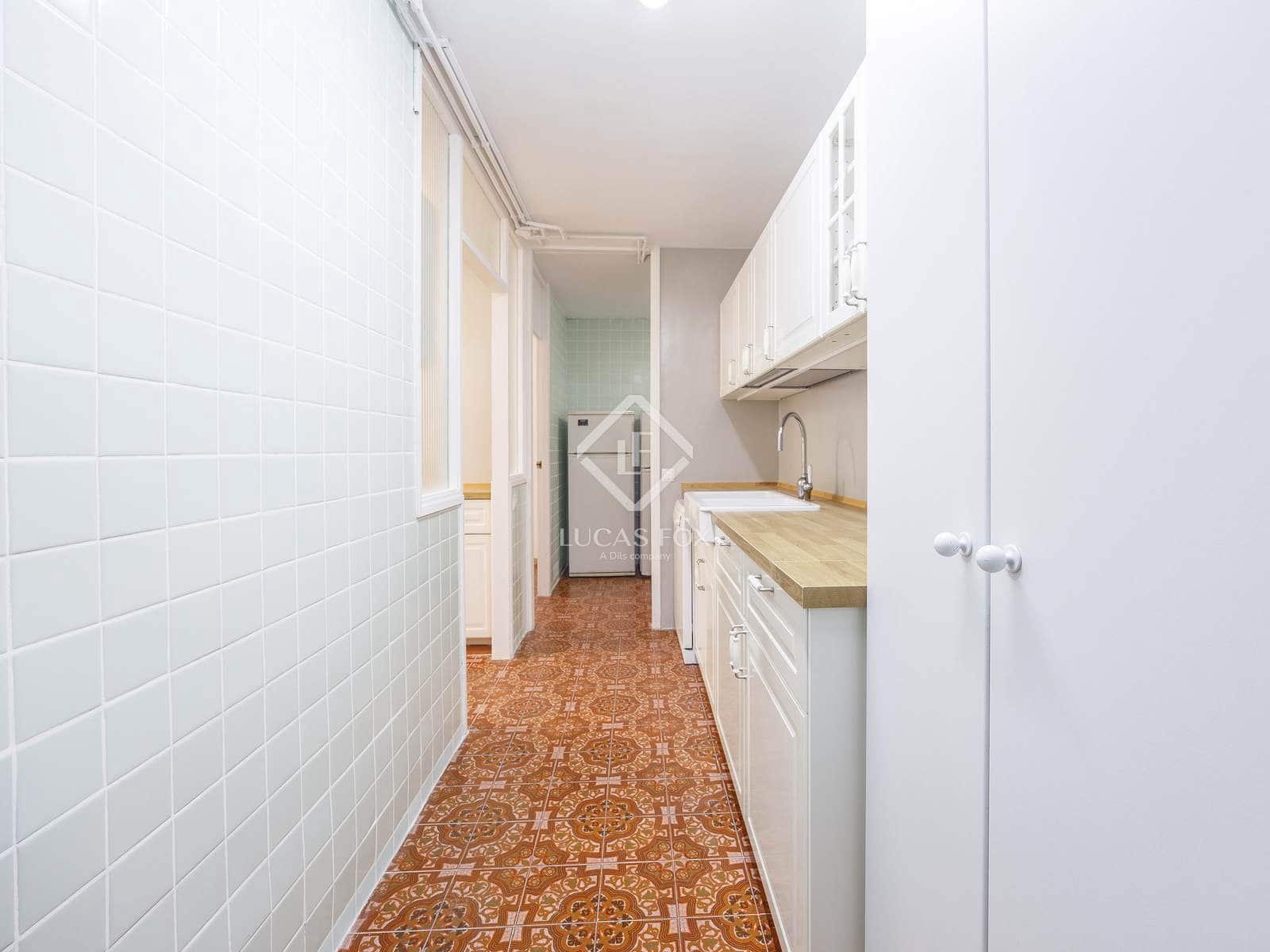 Apartamento de 6 habitaciones en València ciudad en alquiler - 2.700 € (Ref: 8936373)