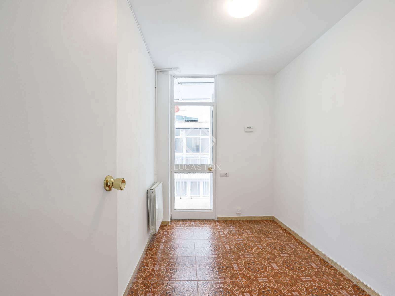 Apartamento de 6 habitaciones en València ciudad en alquiler - 2.700 € (Ref: 8936373)