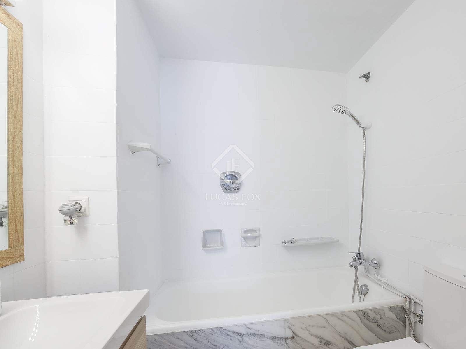 Apartamento de 6 habitaciones en València ciudad en alquiler - 2.700 € (Ref: 8936373)