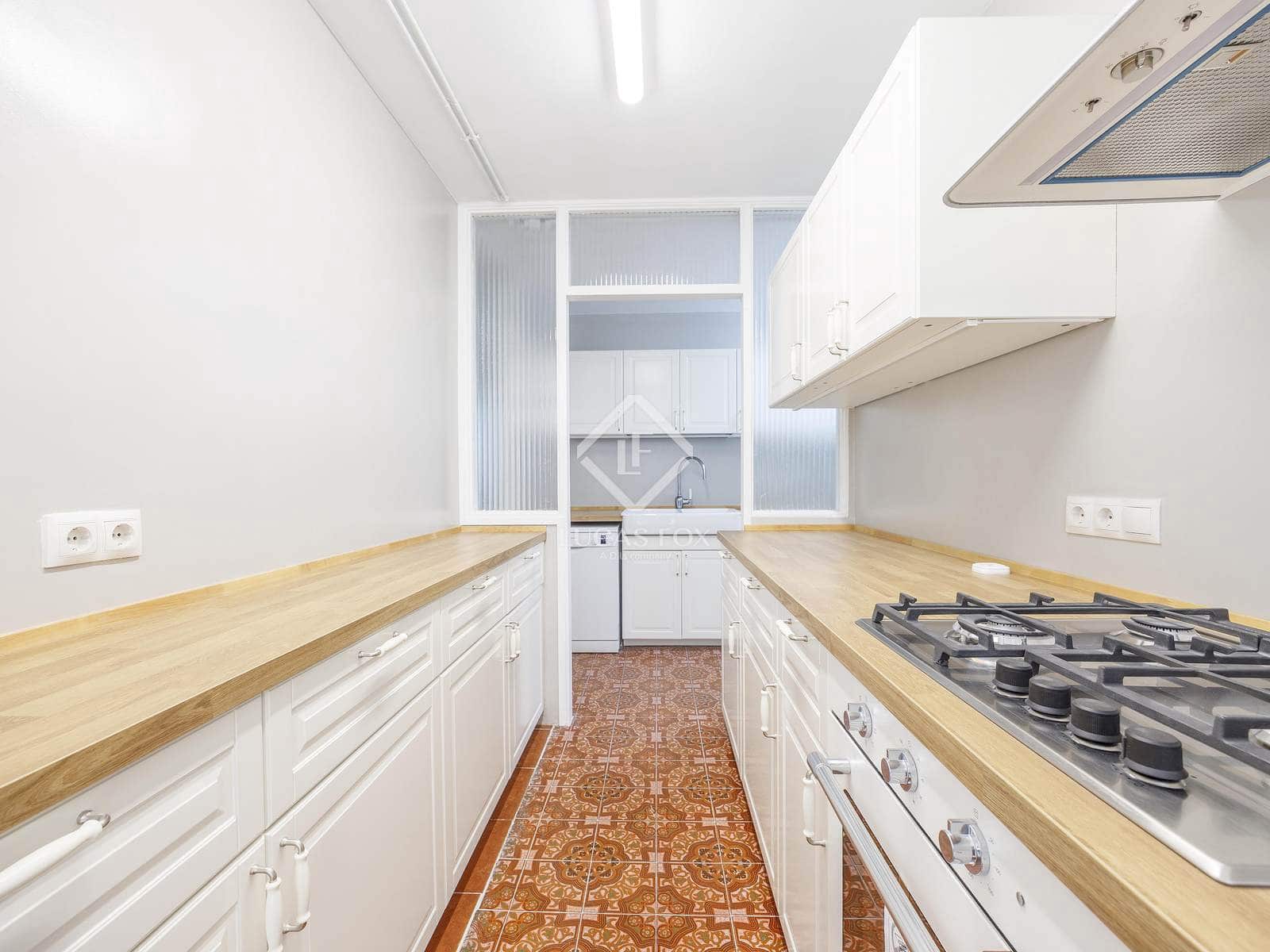 Apartamento de 6 habitaciones en València ciudad en alquiler - 2.700 € (Ref: 8936373)