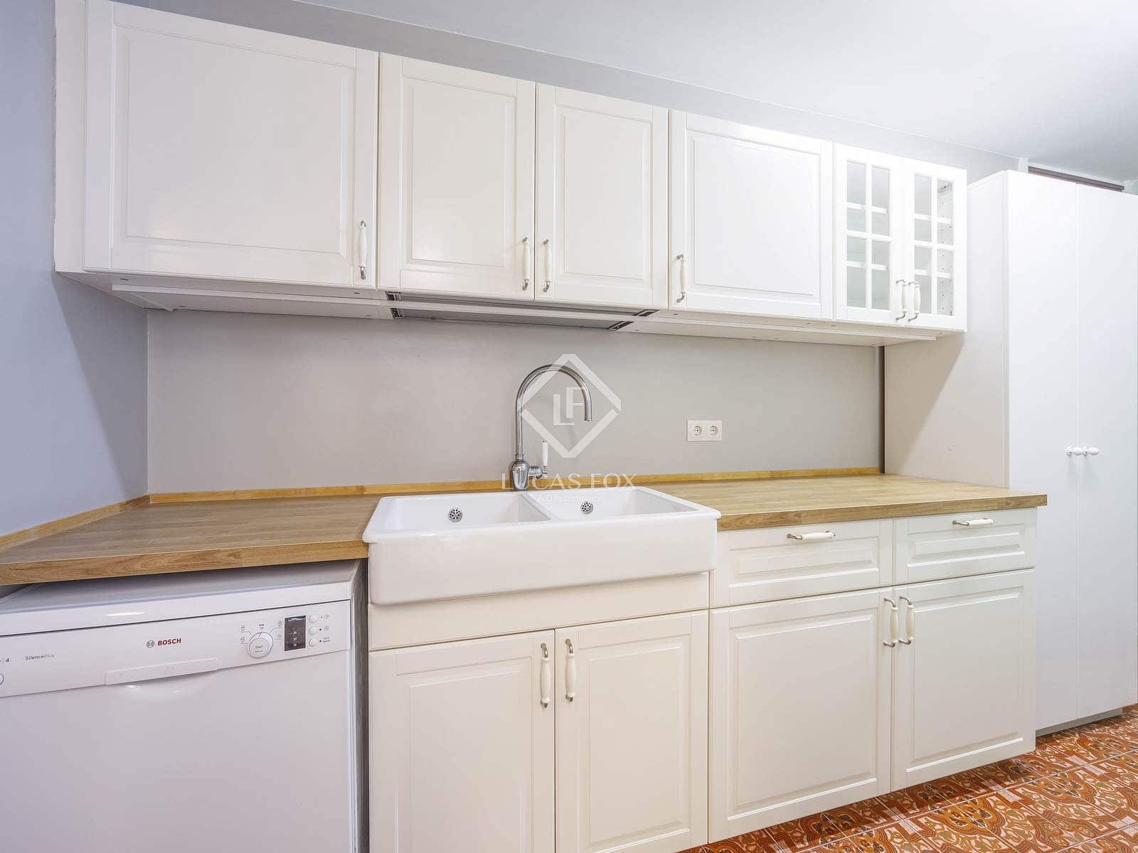 Apartamento de 6 habitaciones en València ciudad en alquiler - 2.700 € (Ref: 8936373)