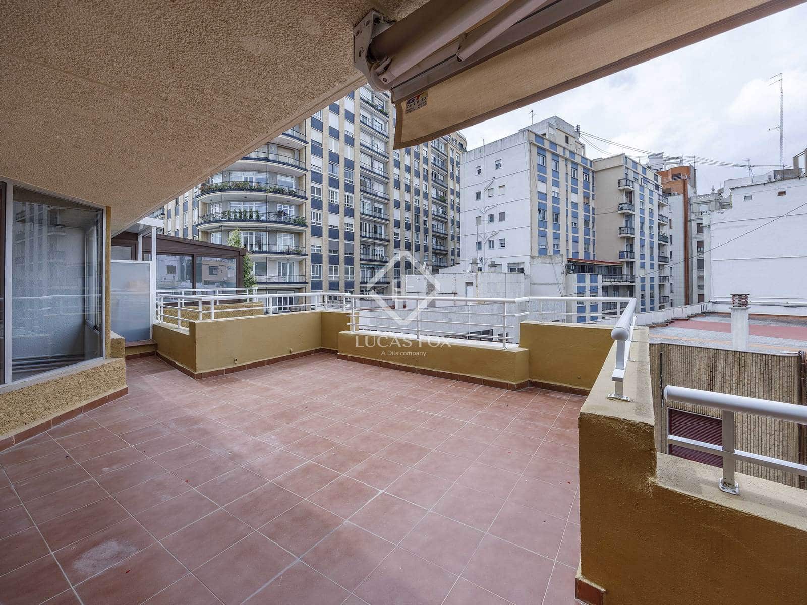 Apartamento de 6 habitaciones en València ciudad en alquiler - 2.700 € (Ref: 8936373)