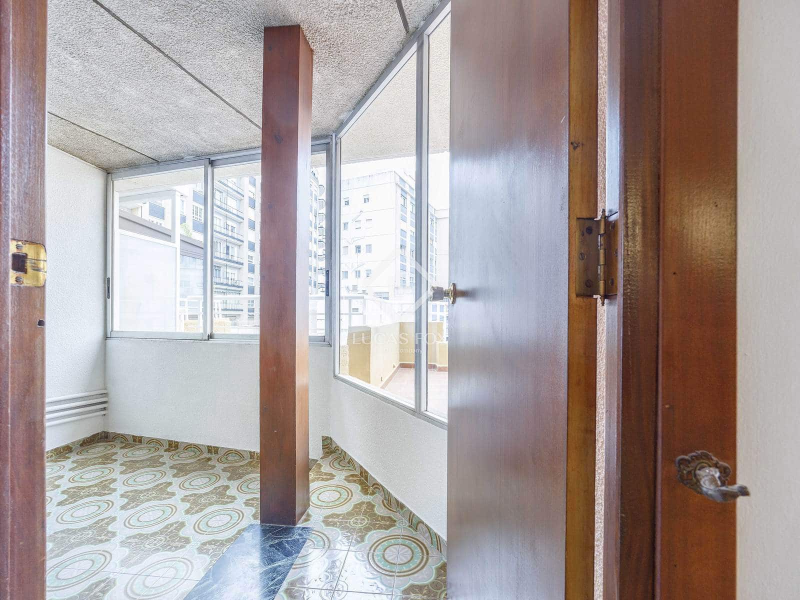 Apartamento de 6 habitaciones en València ciudad en alquiler - 2.700 € (Ref: 8936373)