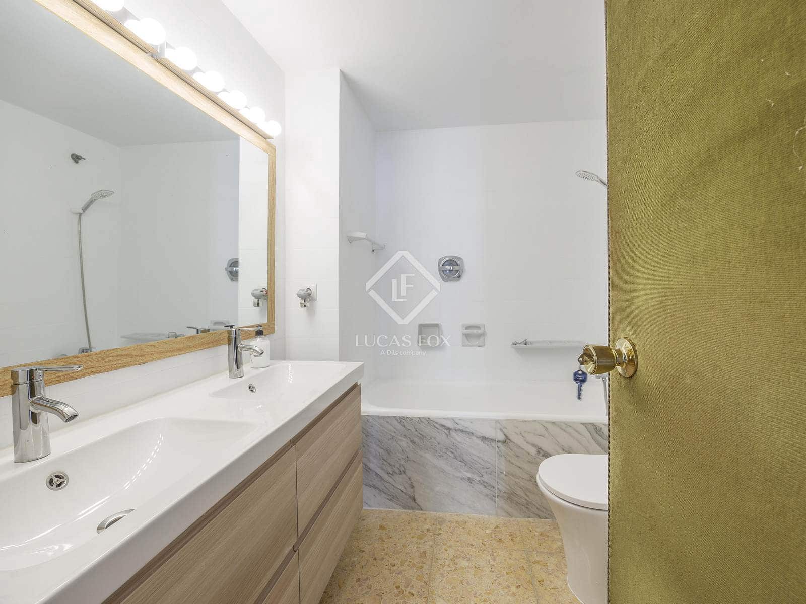 Apartamento de 6 habitaciones en València ciudad en alquiler - 2.700 € (Ref: 8936373)