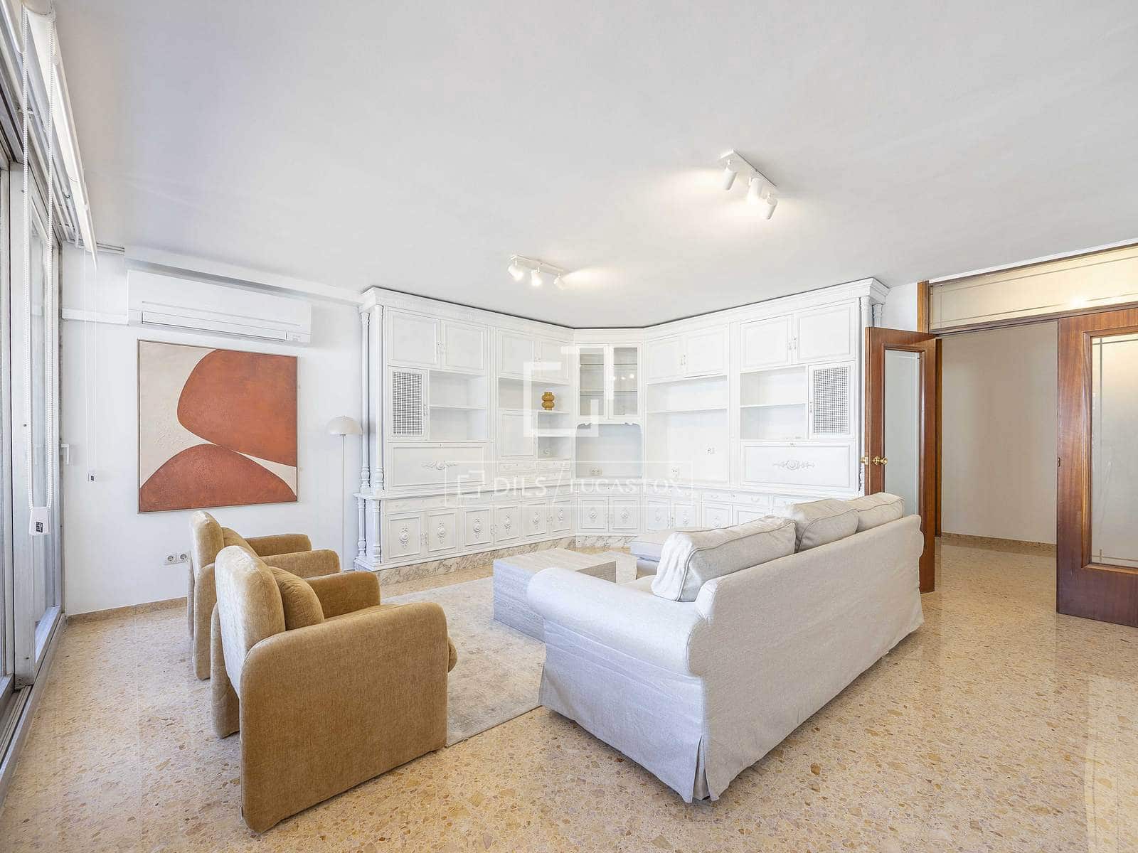 Apartamento de 6 habitaciones en València ciudad en alquiler - 2.700 € (Ref: 8936373)