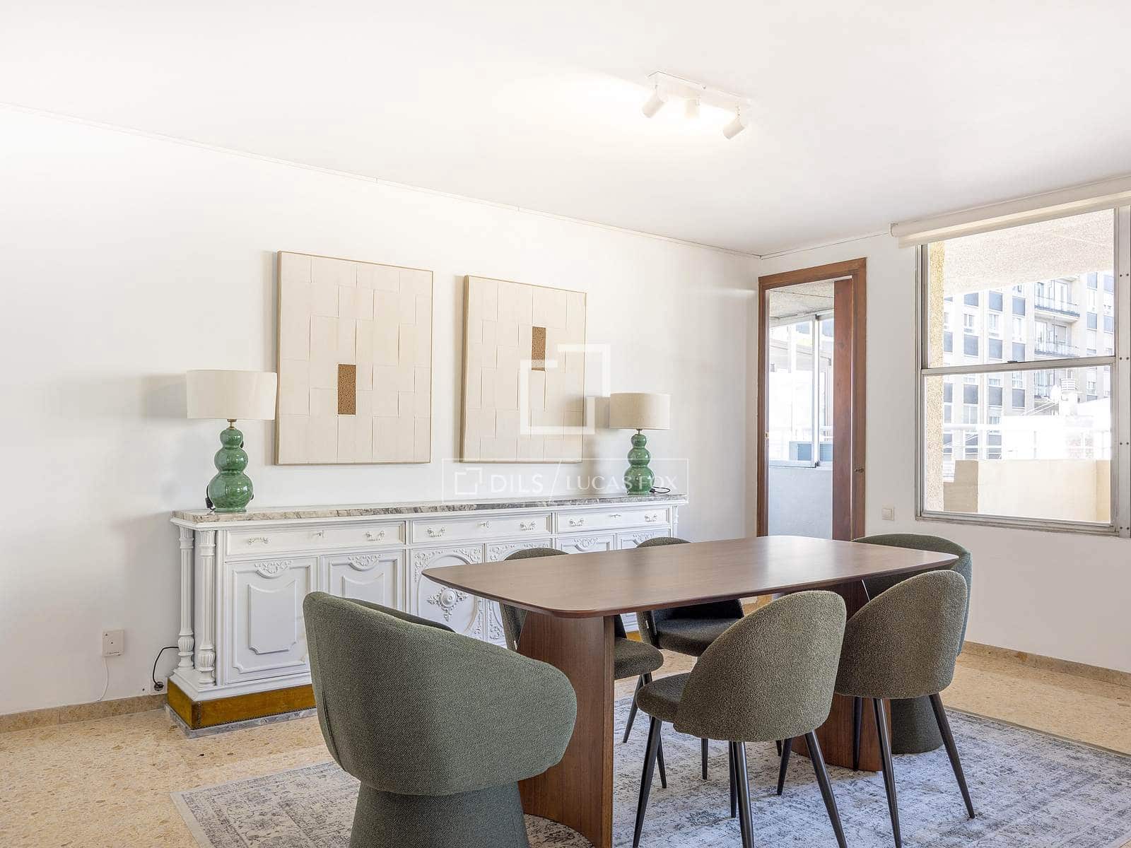 Apartamento de 6 habitaciones en València ciudad en alquiler - 2.700 € (Ref: 8936373)