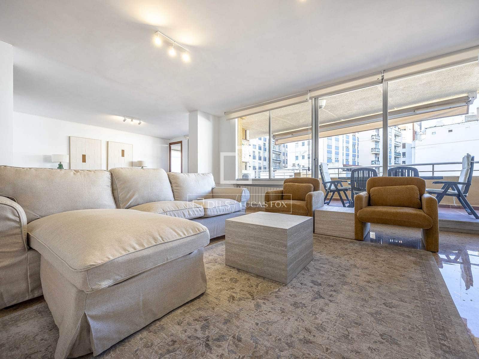 Apartamento de 6 habitaciones en València ciudad en alquiler - 2.700 € (Ref: 8936373)