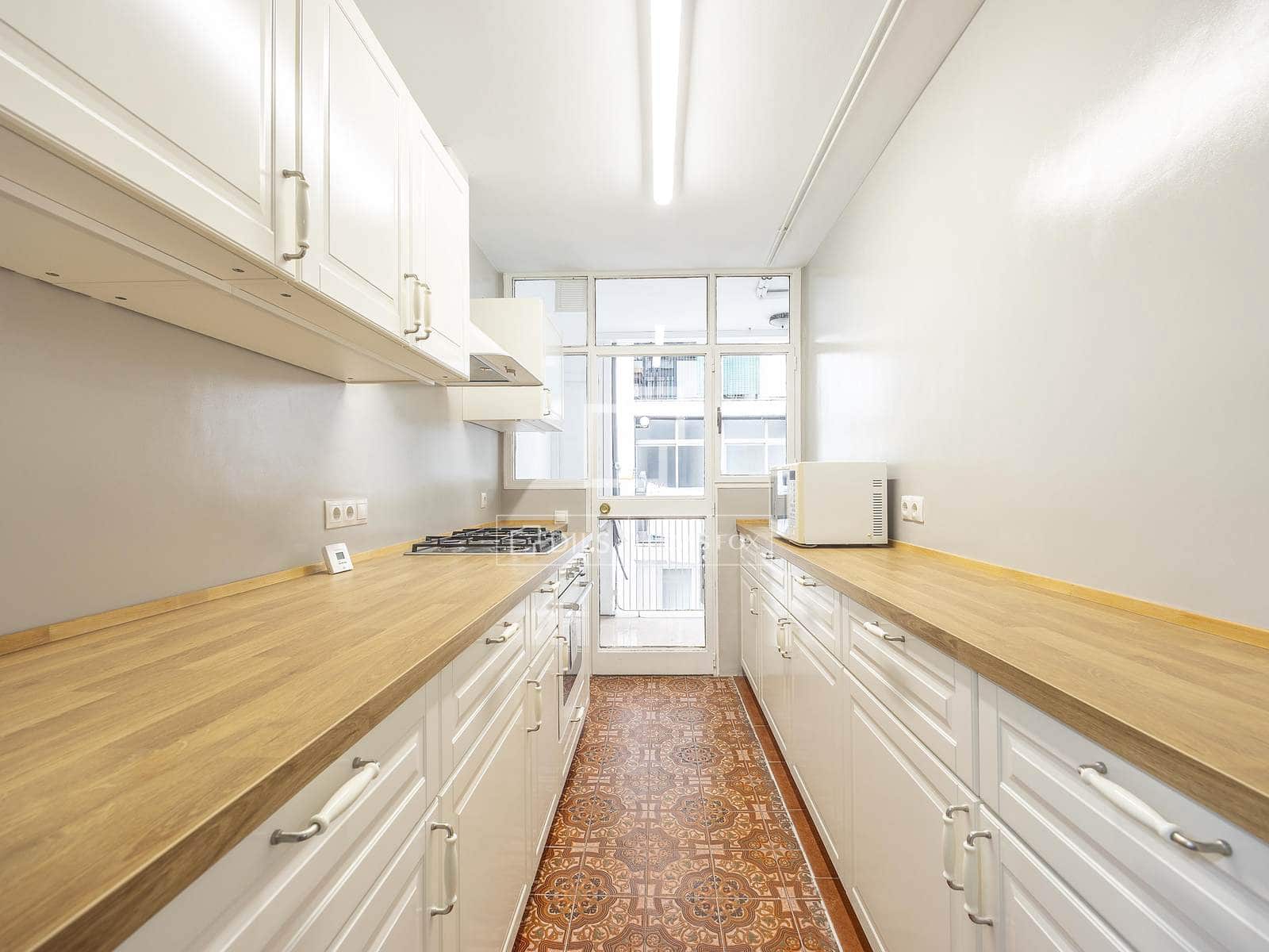 Apartamento de 6 habitaciones en València ciudad en alquiler - 2.700 € (Ref: 8936373)