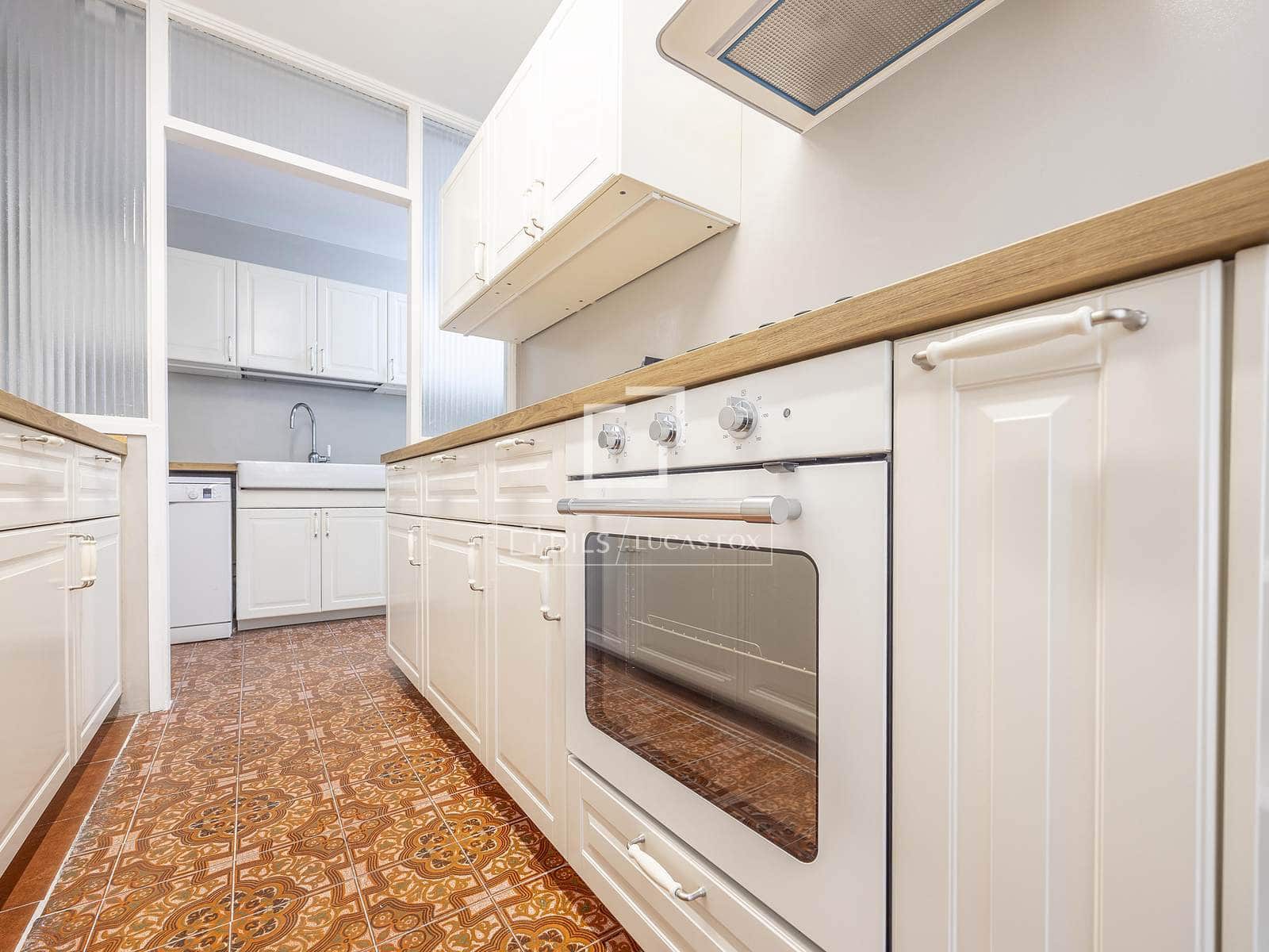 Apartamento de 6 habitaciones en València ciudad en alquiler - 2.700 € (Ref: 8936373)