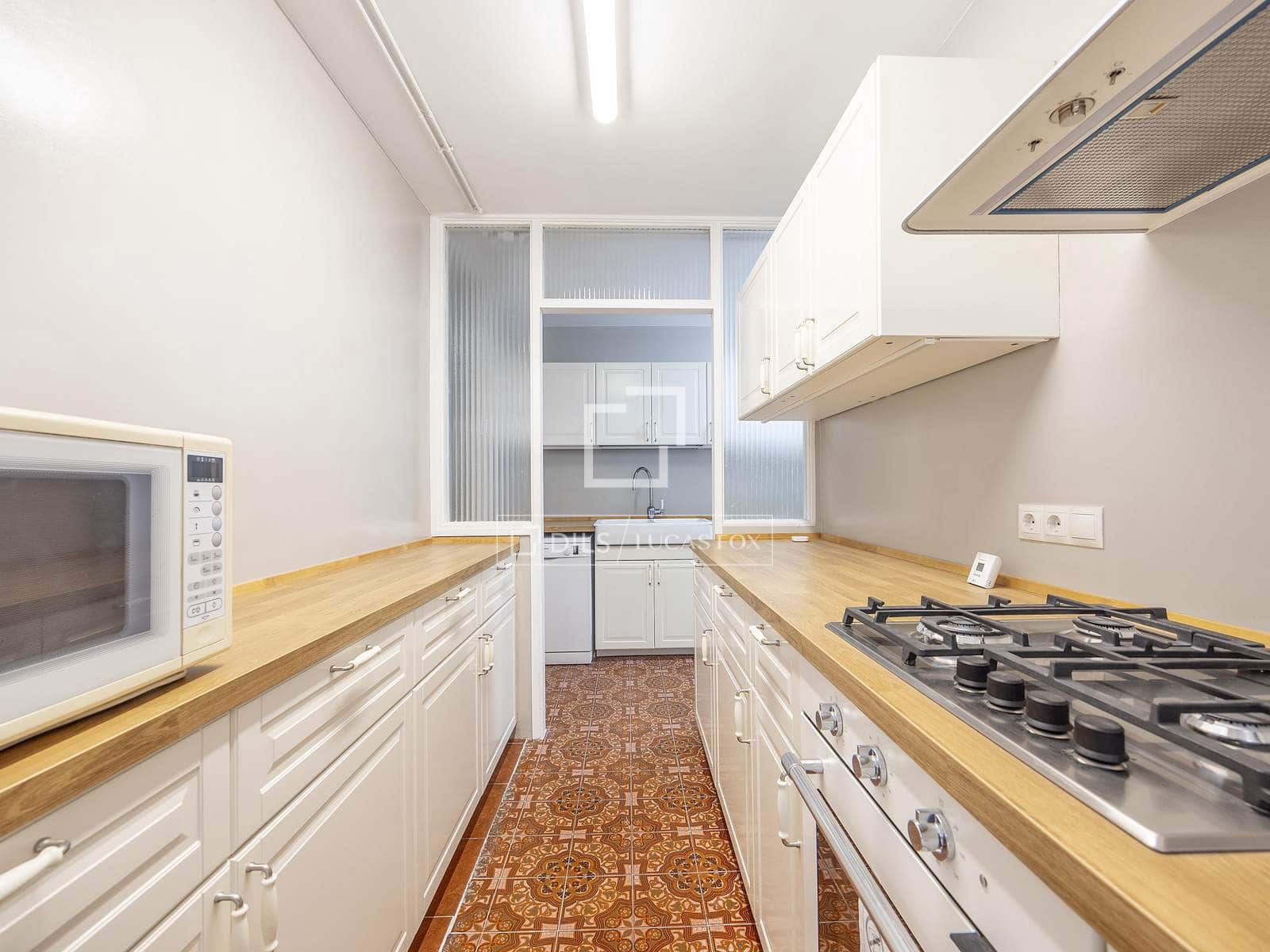 Apartamento de 6 habitaciones en València ciudad en alquiler - 2.700 € (Ref: 8936373)