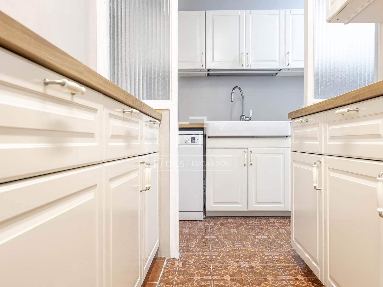 Apartamento de 6 habitaciones en València ciudad en alquiler - 2.700 € (Ref: 8936373)