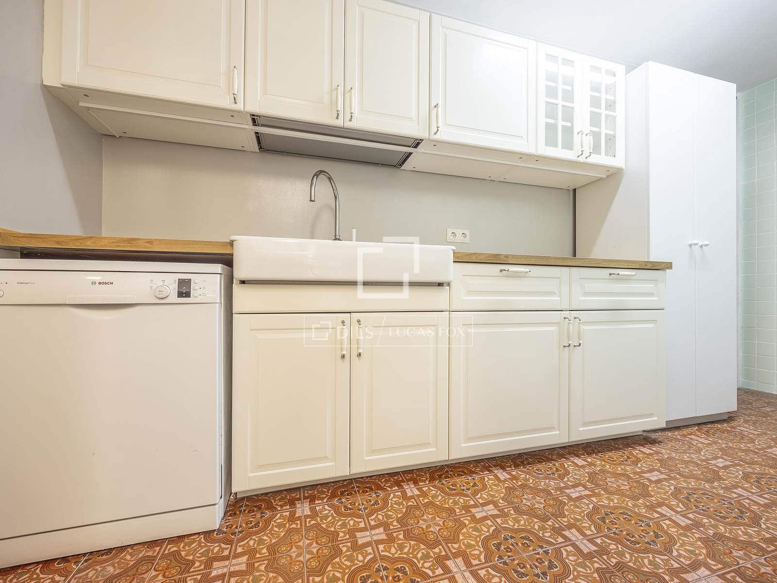 Apartamento de 6 habitaciones en València ciudad en alquiler - 2.700 € (Ref: 8936373)