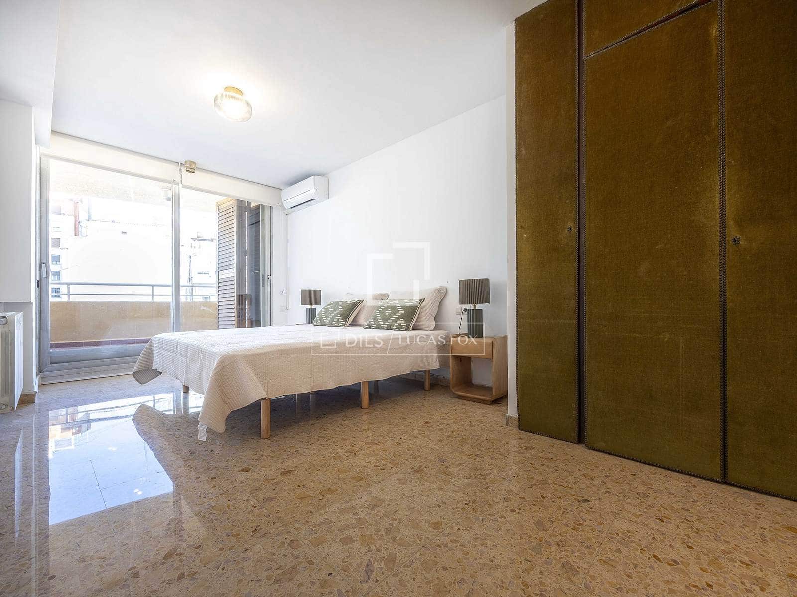 Apartamento de 6 habitaciones en València ciudad en alquiler - 2.700 € (Ref: 8936373)