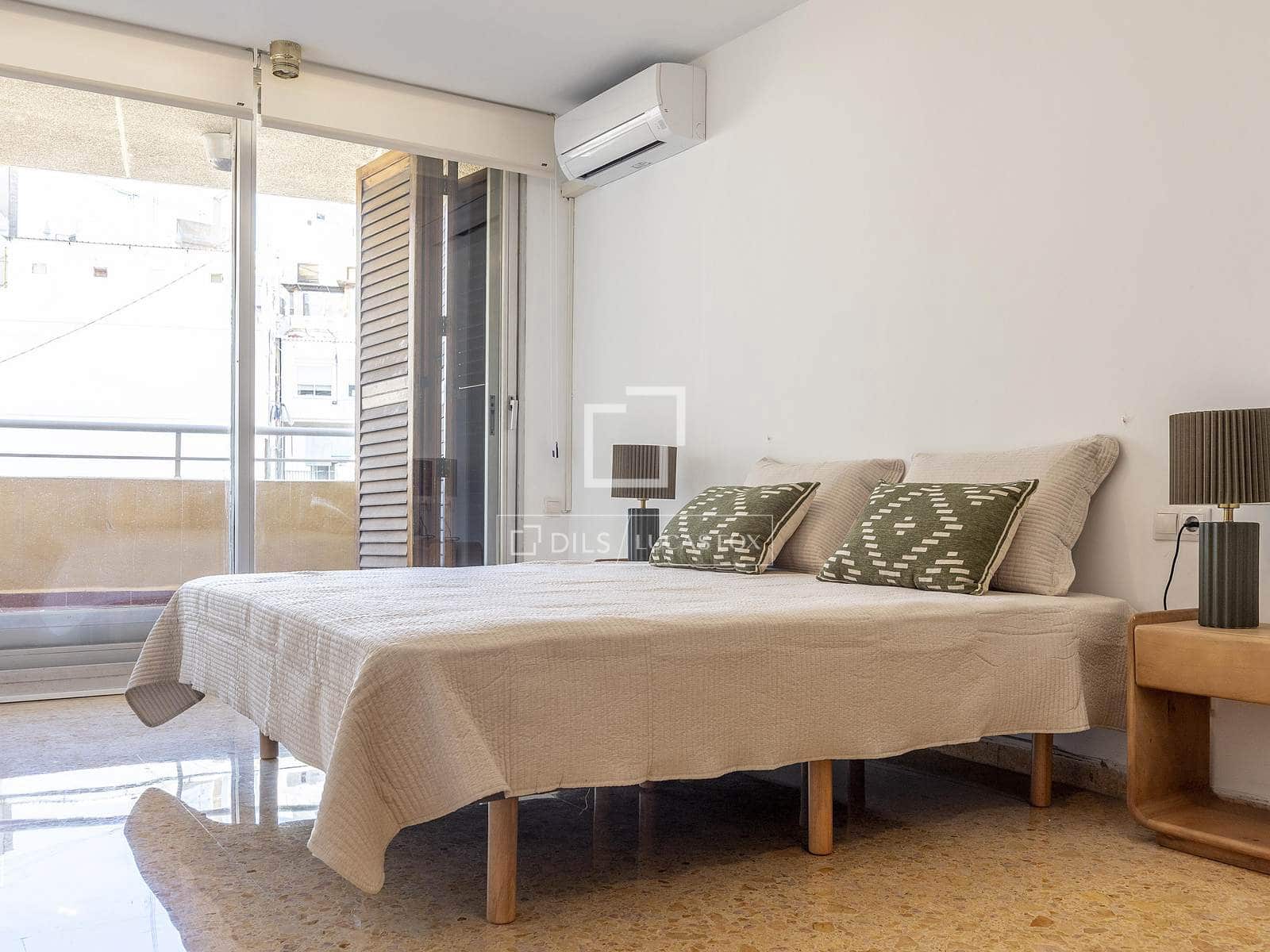 Apartamento de 6 habitaciones en València ciudad en alquiler - 2.700 € (Ref: 8936373)