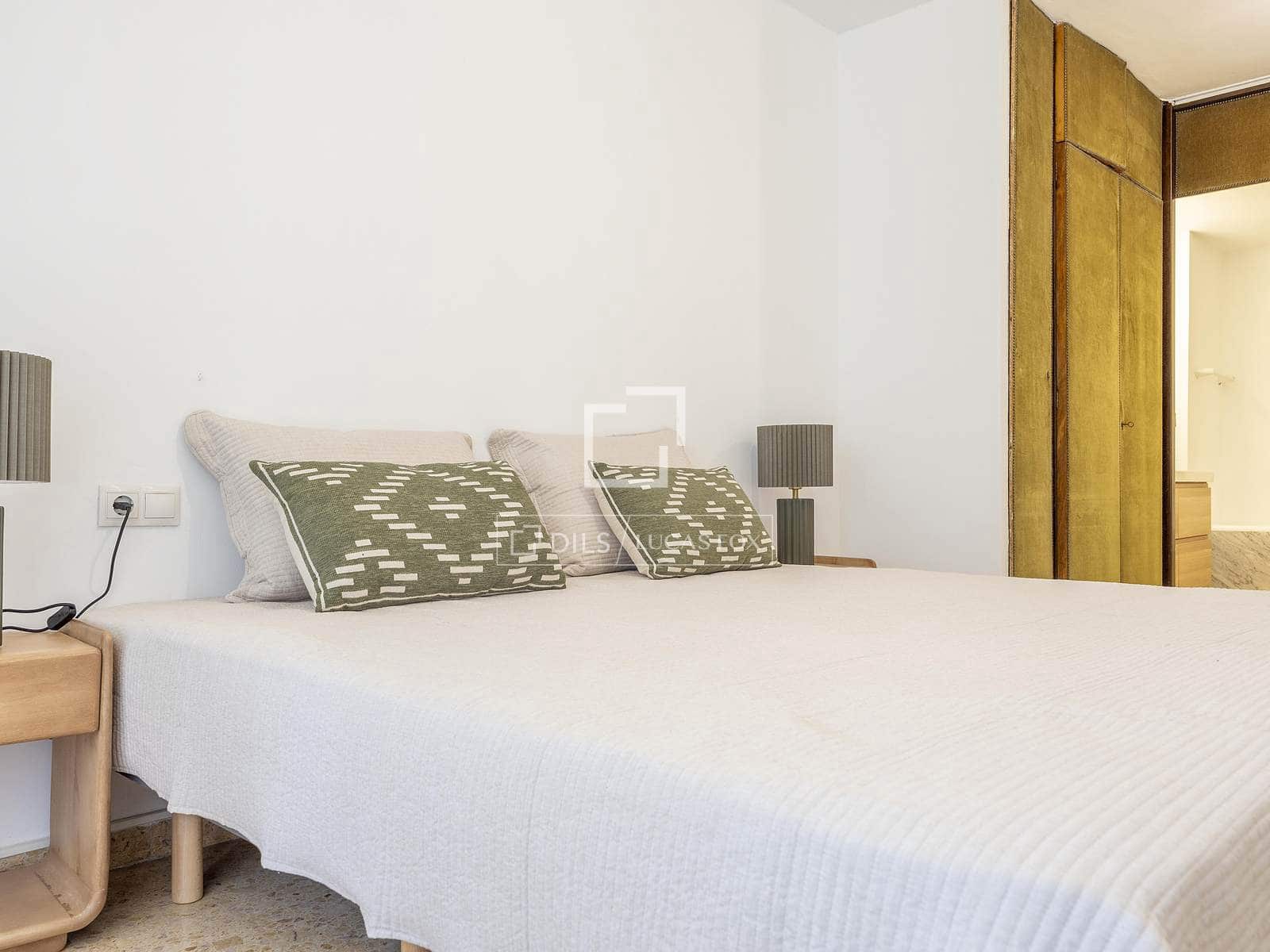 Apartamento de 6 habitaciones en València ciudad en alquiler - 2.700 € (Ref: 8936373)