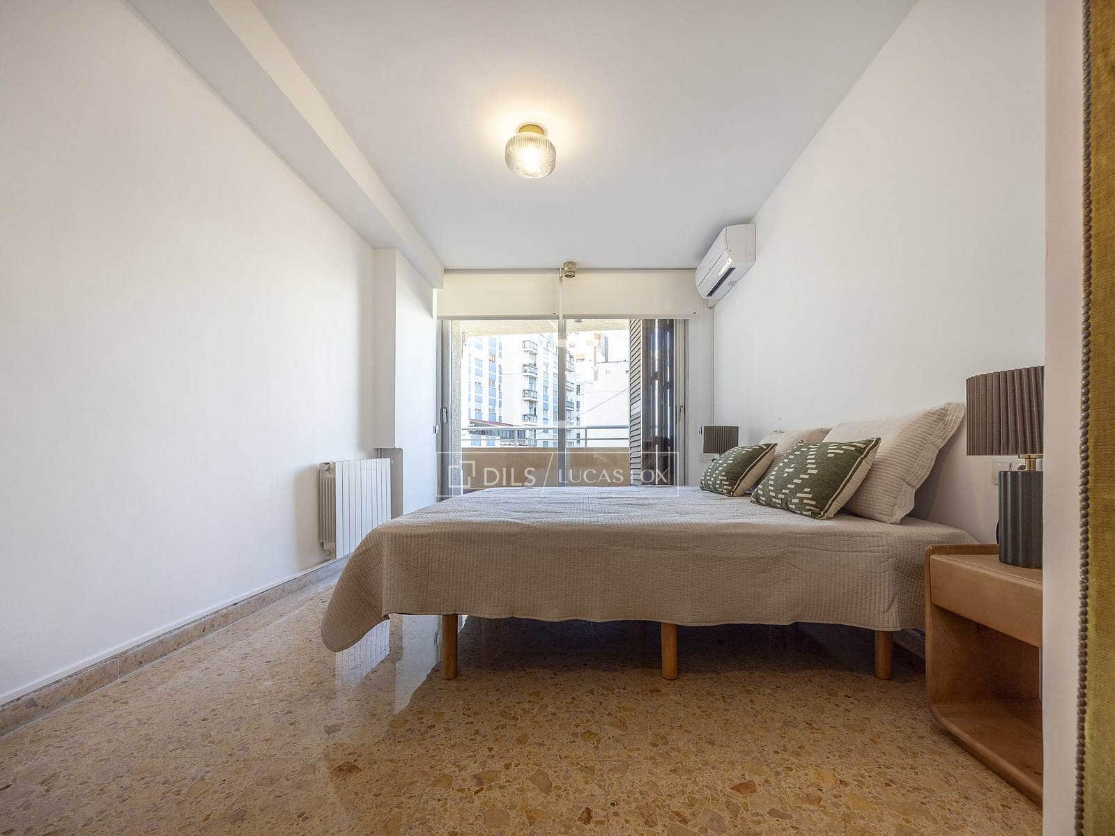 Apartamento de 6 habitaciones en València ciudad en alquiler - 2.700 € (Ref: 8936373)