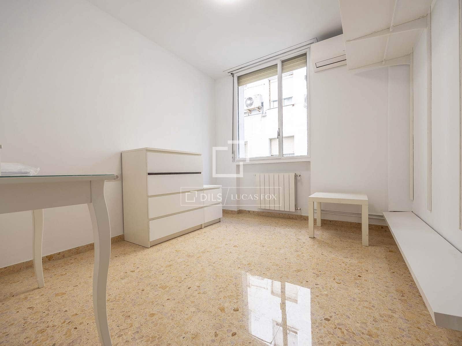 Apartamento de 6 habitaciones en València ciudad en alquiler - 2.700 € (Ref: 8936373)