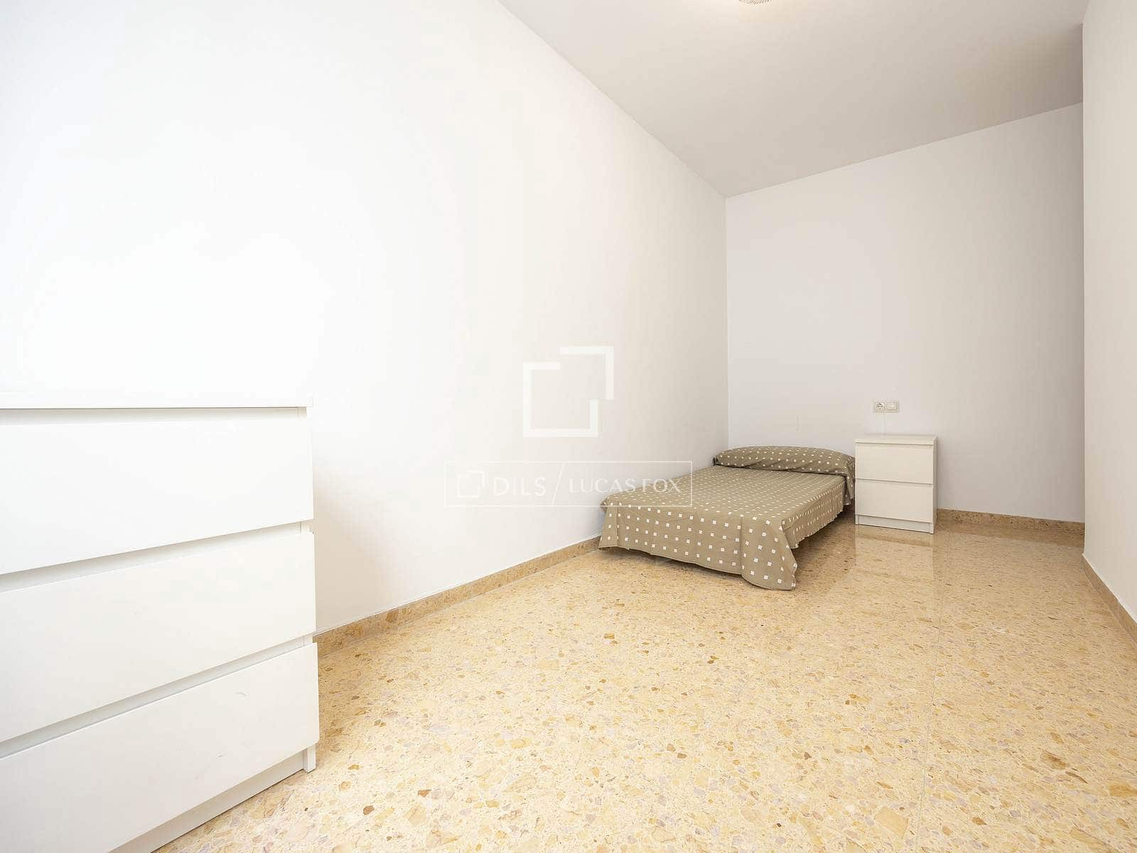 Apartamento de 6 habitaciones en València ciudad en alquiler - 2.700 € (Ref: 8936373)